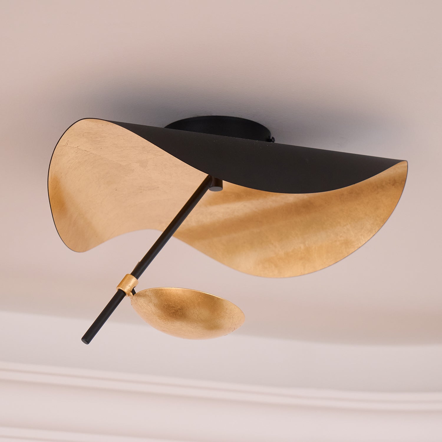 Solara Plafonnier Abat-jour Courbé et Intérieur Doré