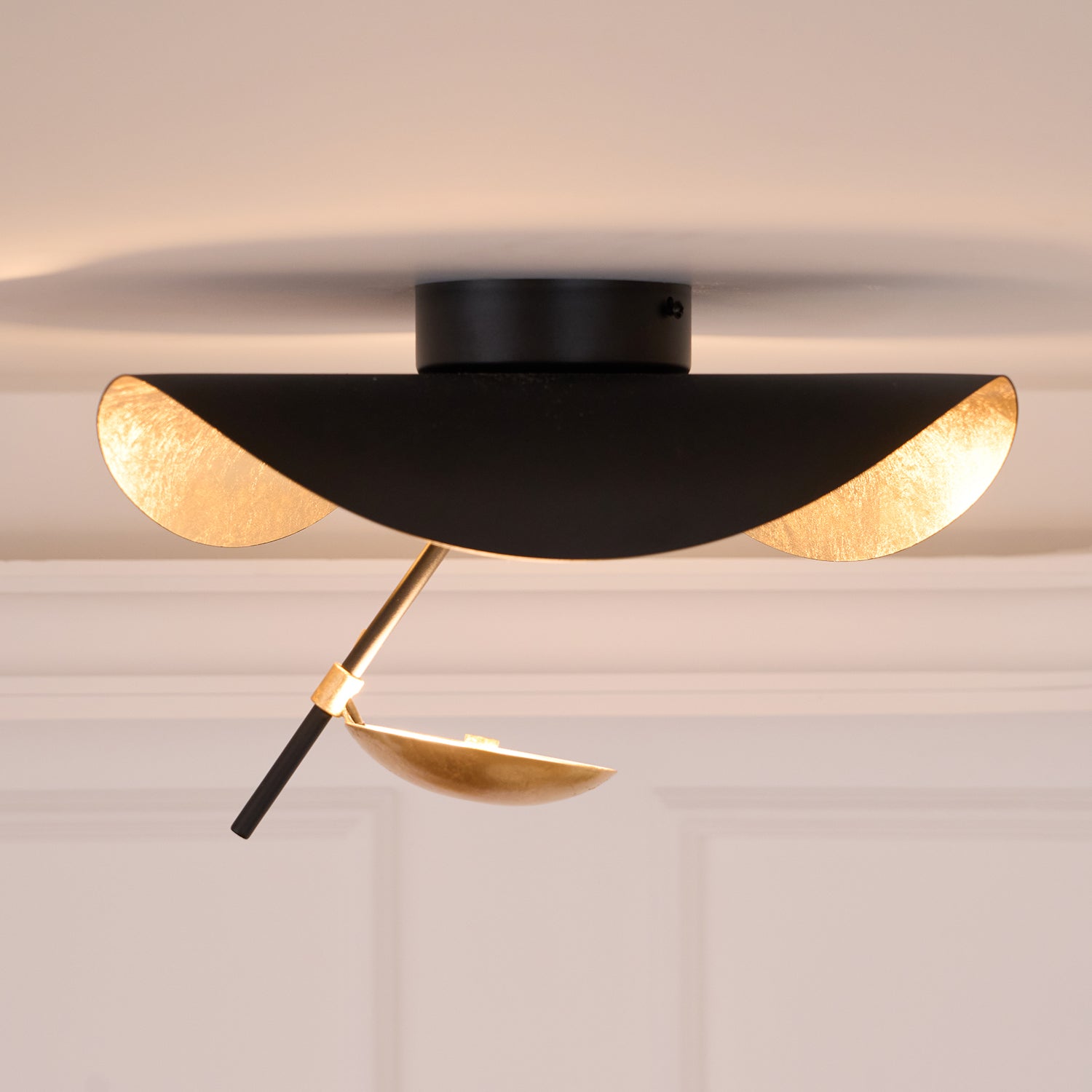 Solara Plafonnier Abat-jour Courbé et Intérieur Doré
