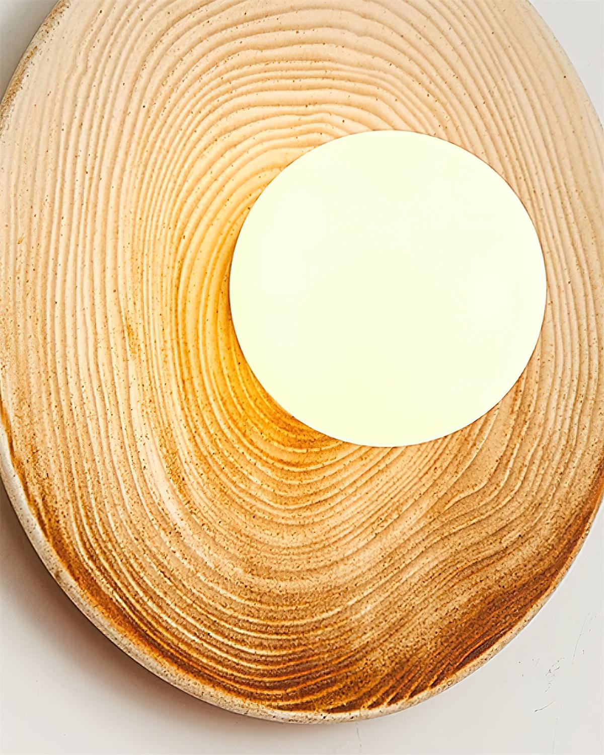 Applique Murale en Céramique Texturée Avec Accents en Bois pour Entrées Modernes