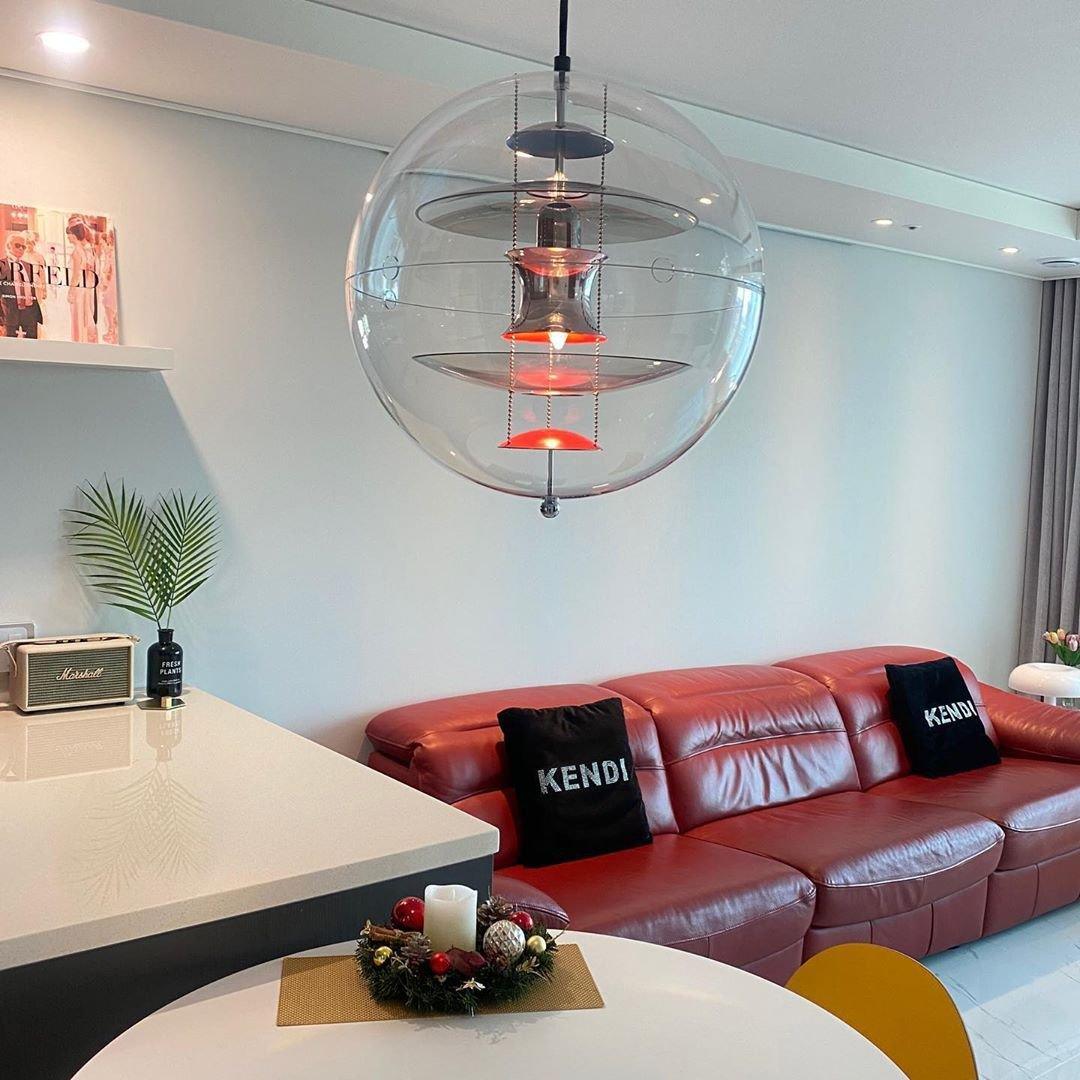 Orlaeen Lampe suspendue Globe en métal et acrylique à créativité individuelle