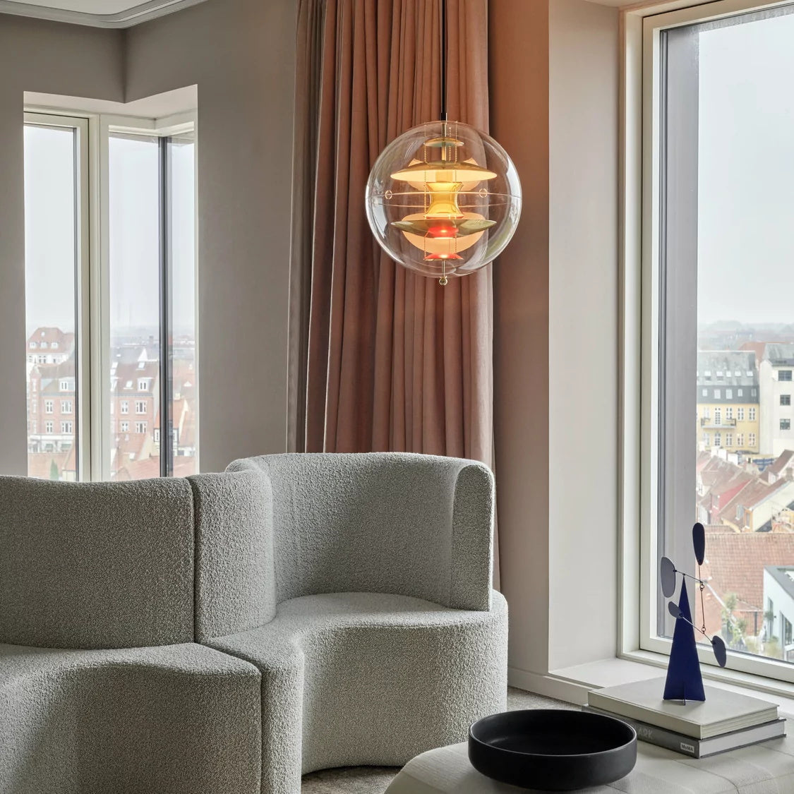 Orlaeen Lampe suspendue Globe en métal et acrylique à créativité individuelle