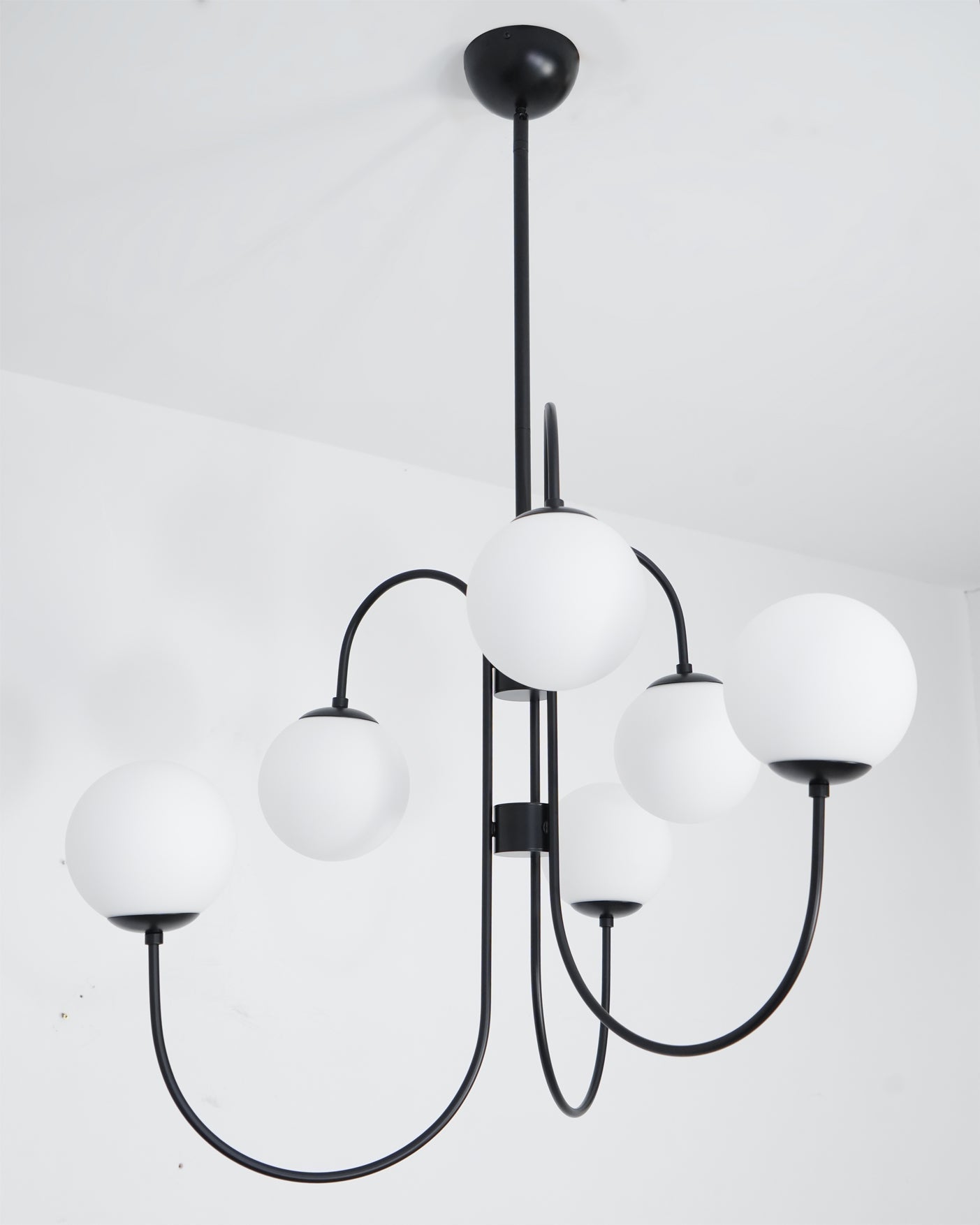 Lustra Lustre en Laiton avec Globe et Bras Courbés