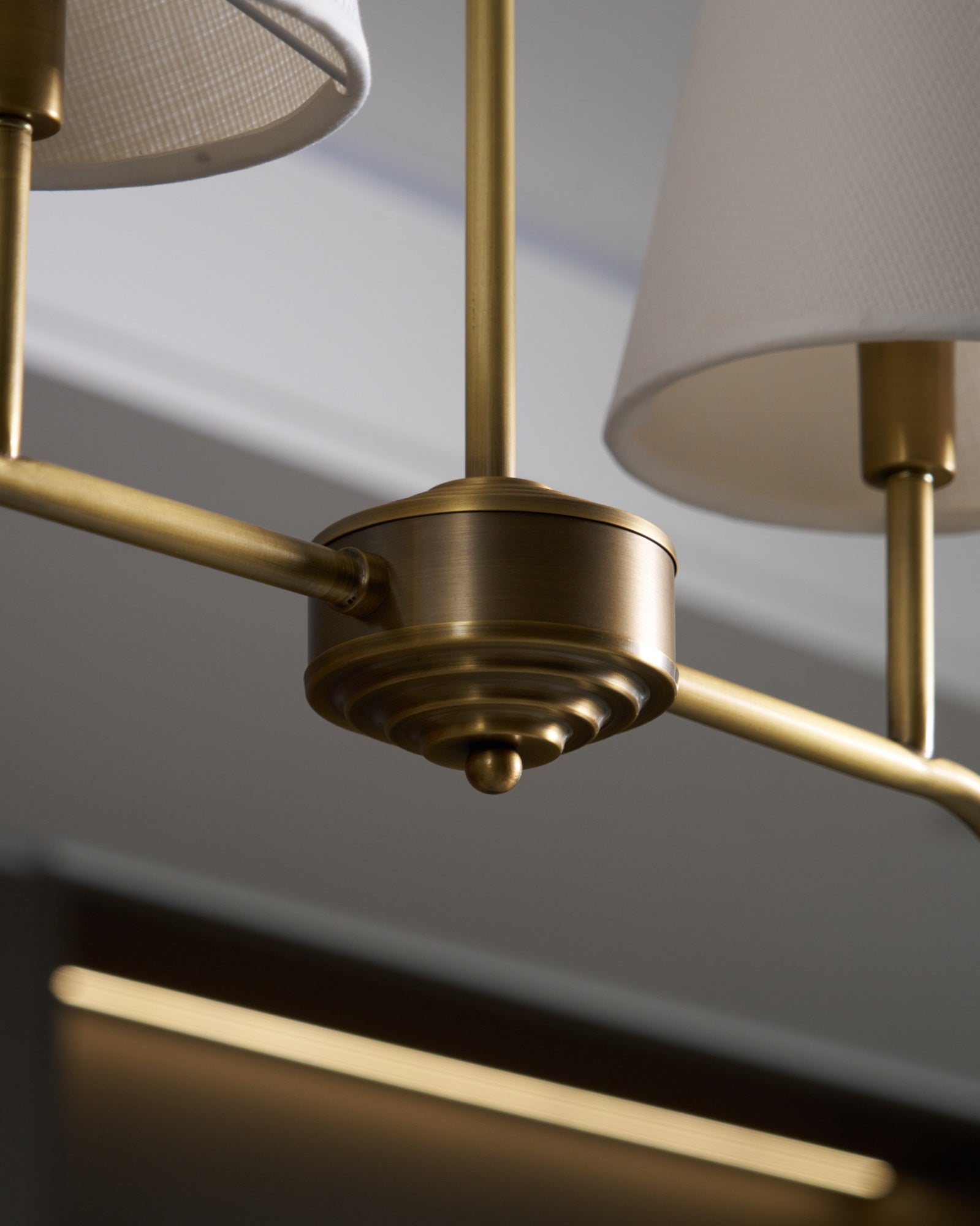 Lustra Lustre Laiton Courbé Beige Linéaire