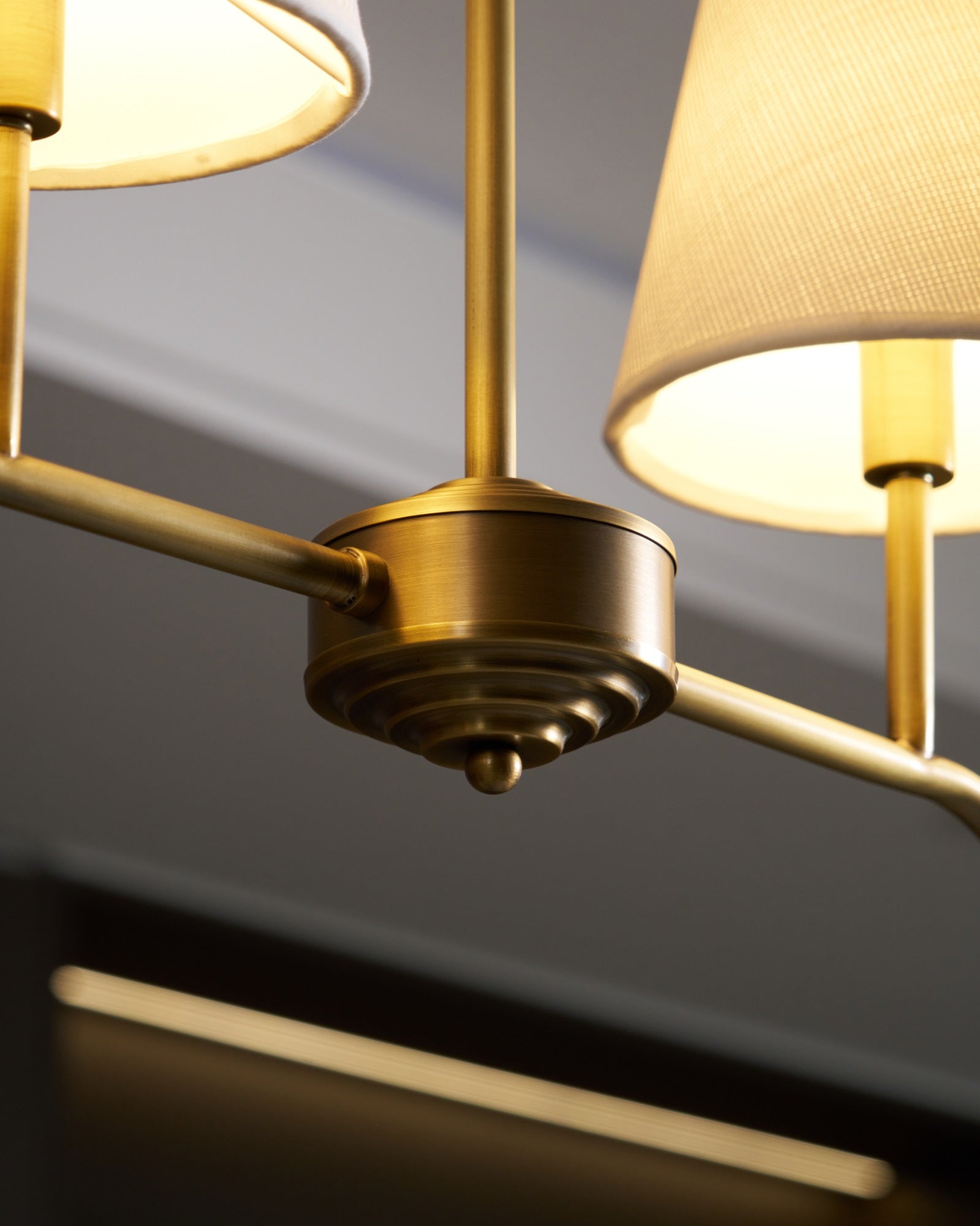 Lustra Lustre Laiton Courbé Beige Linéaire