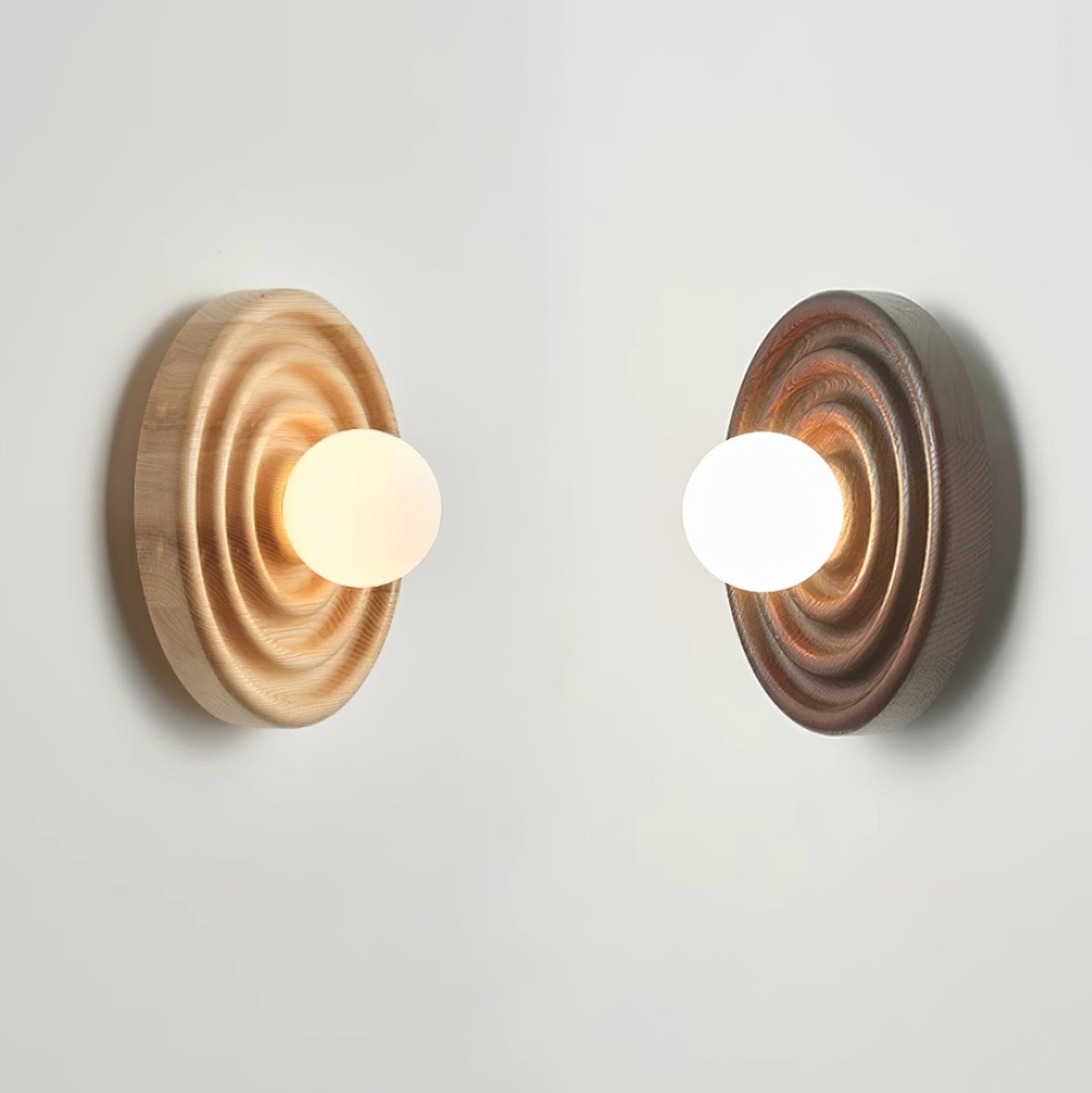 Lumoran Applique murale Ripple avec corps en bois de frêne et abat-jour en verre