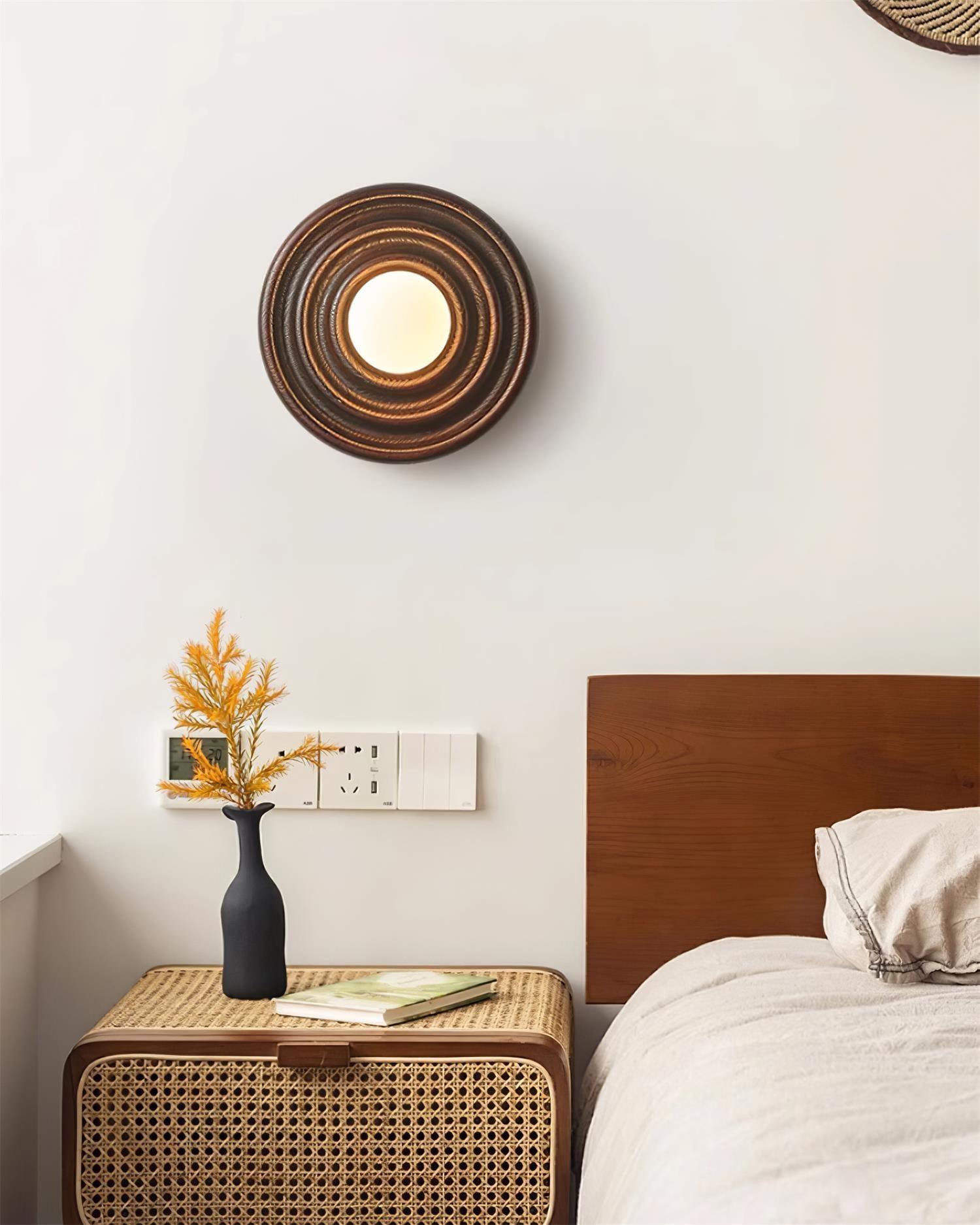 Lumoran Applique murale Ripple avec corps en bois de frêne et abat-jour en verre