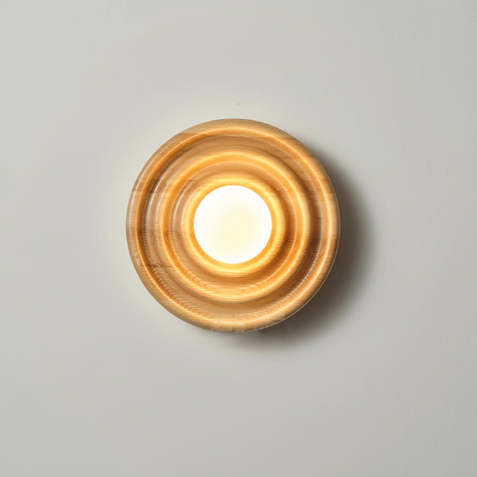 Lumoran Applique murale Ripple avec corps en bois de frêne et abat-jour en verre