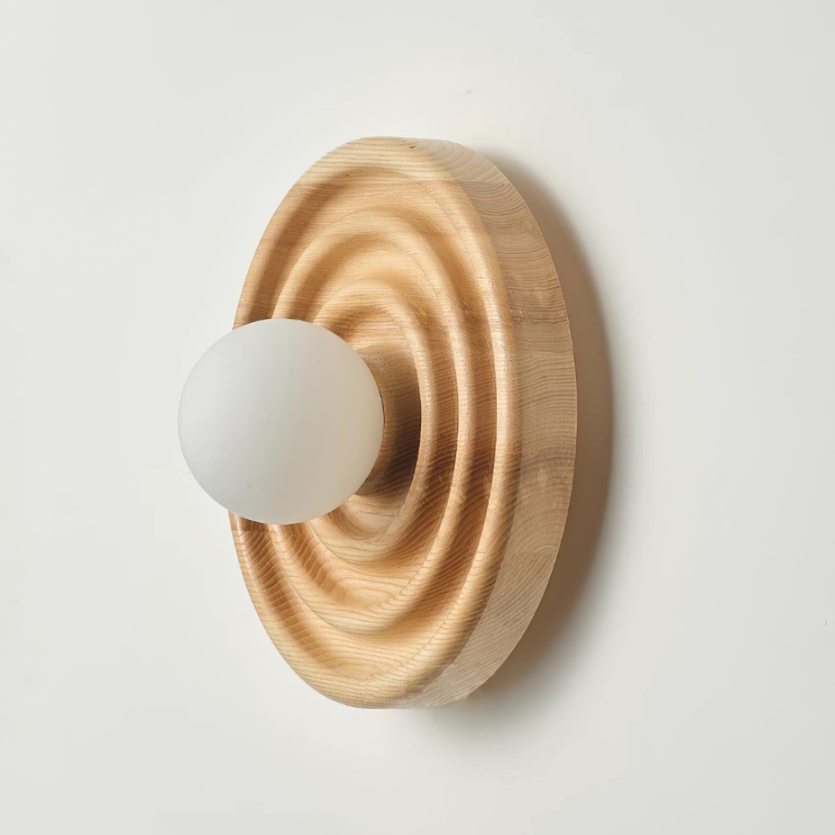 Lumoran Applique murale Ripple avec corps en bois de frêne et abat-jour en verre