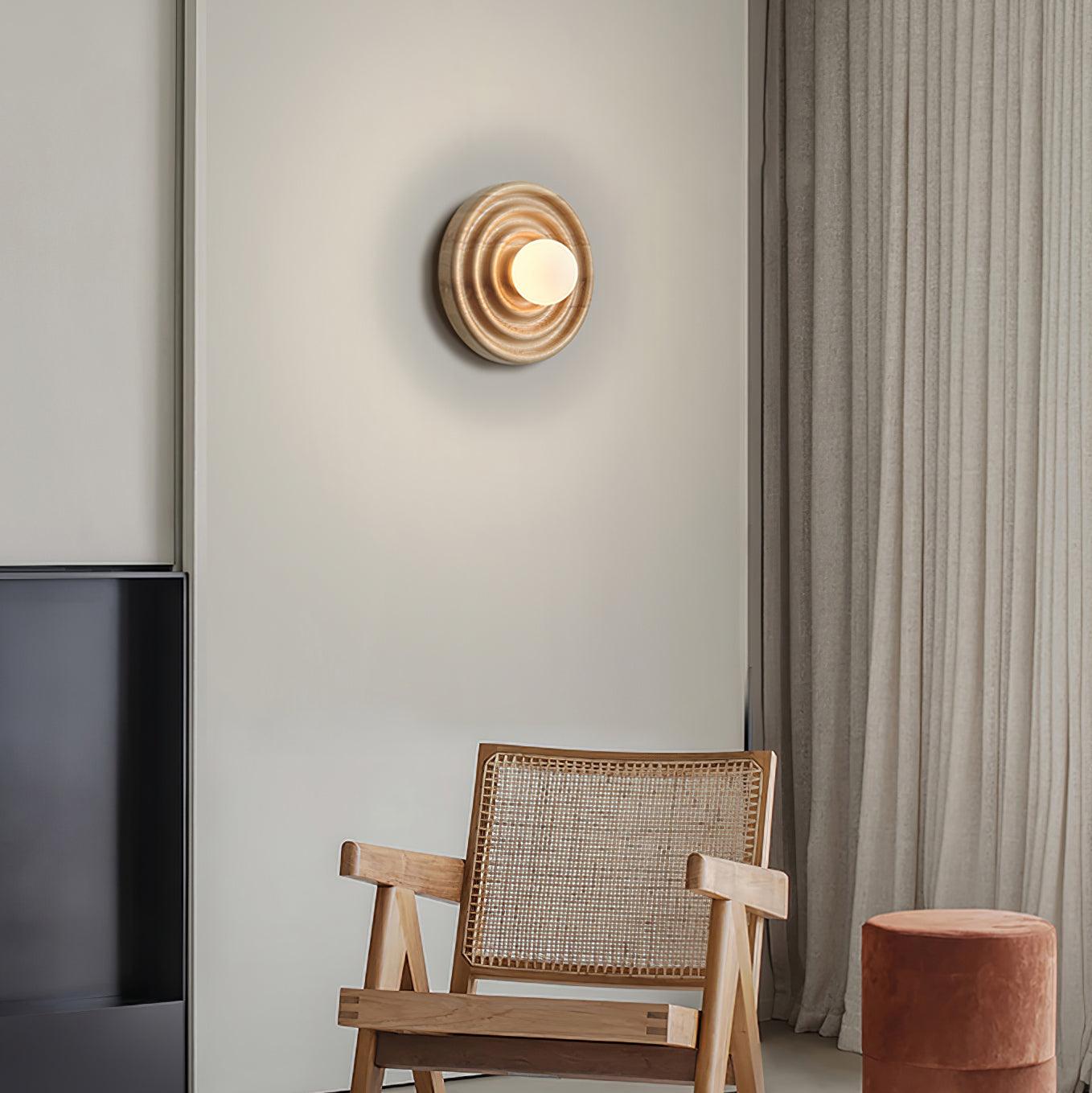 Lumoran Applique murale Ripple avec corps en bois de frêne et abat-jour en verre