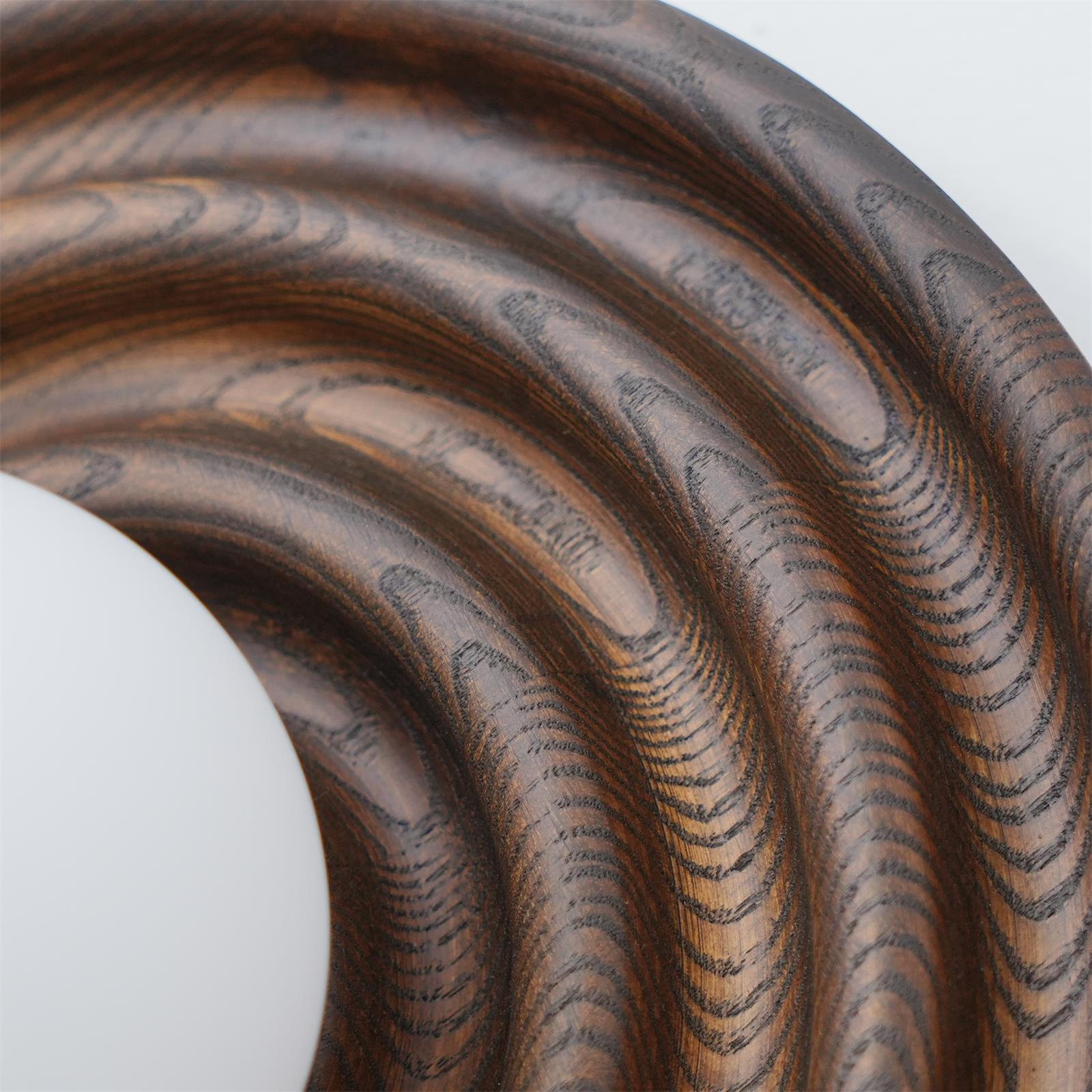 Lumoran Applique murale Ripple avec corps en bois de frêne et abat-jour en verre