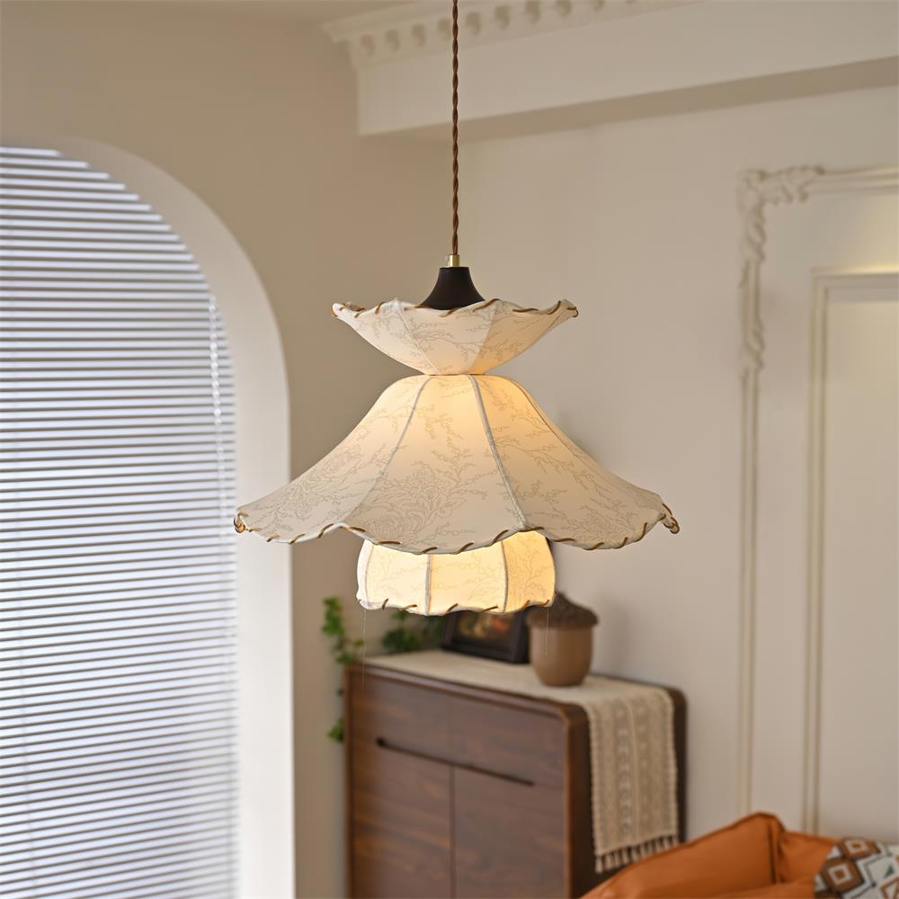 Lampe Suspension Abat-jour en Tissu Superposé à Bords Scallop Bois Minimaliste