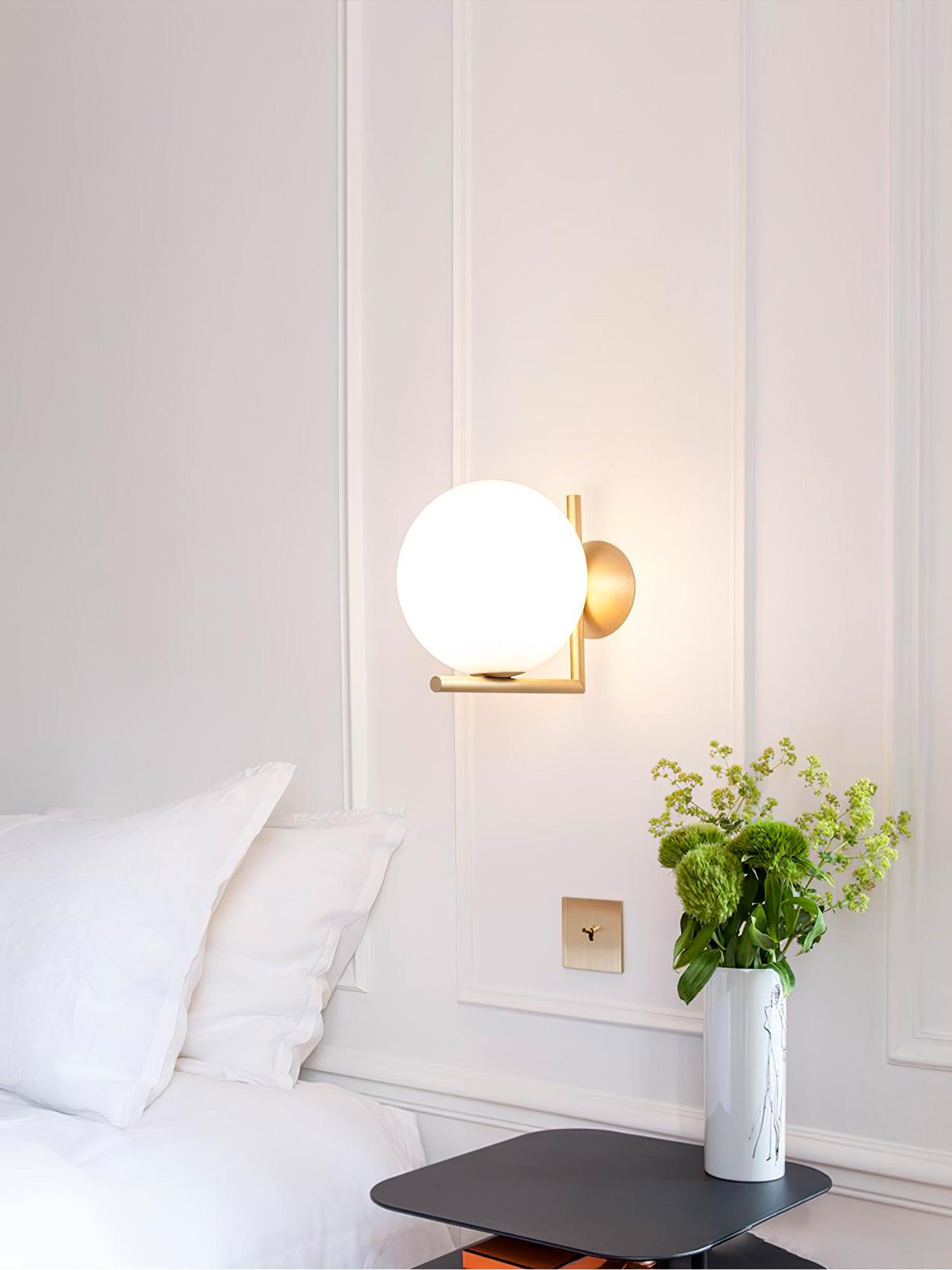 Joanna Applique Murale Moderne Minimaliste en Verre Soufflé Opale