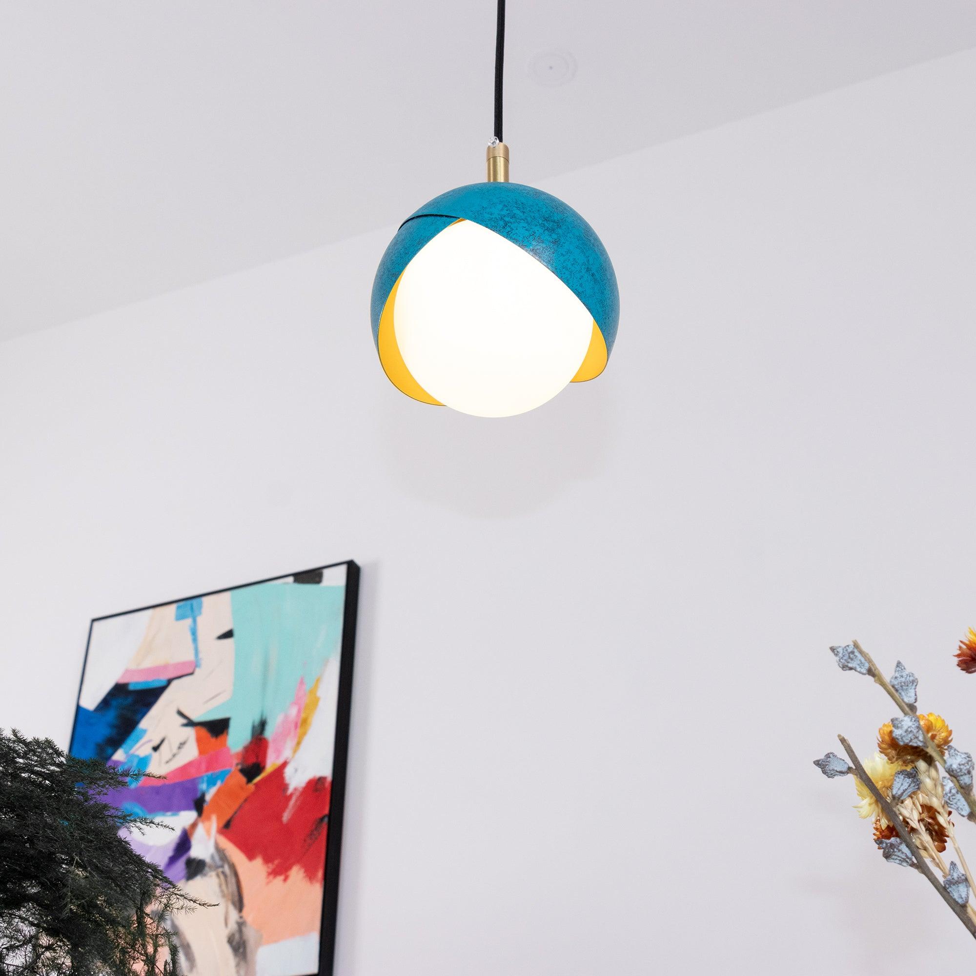 Solara Lampe Suspendue en Laiton Globe Opale Emboîté Moderne