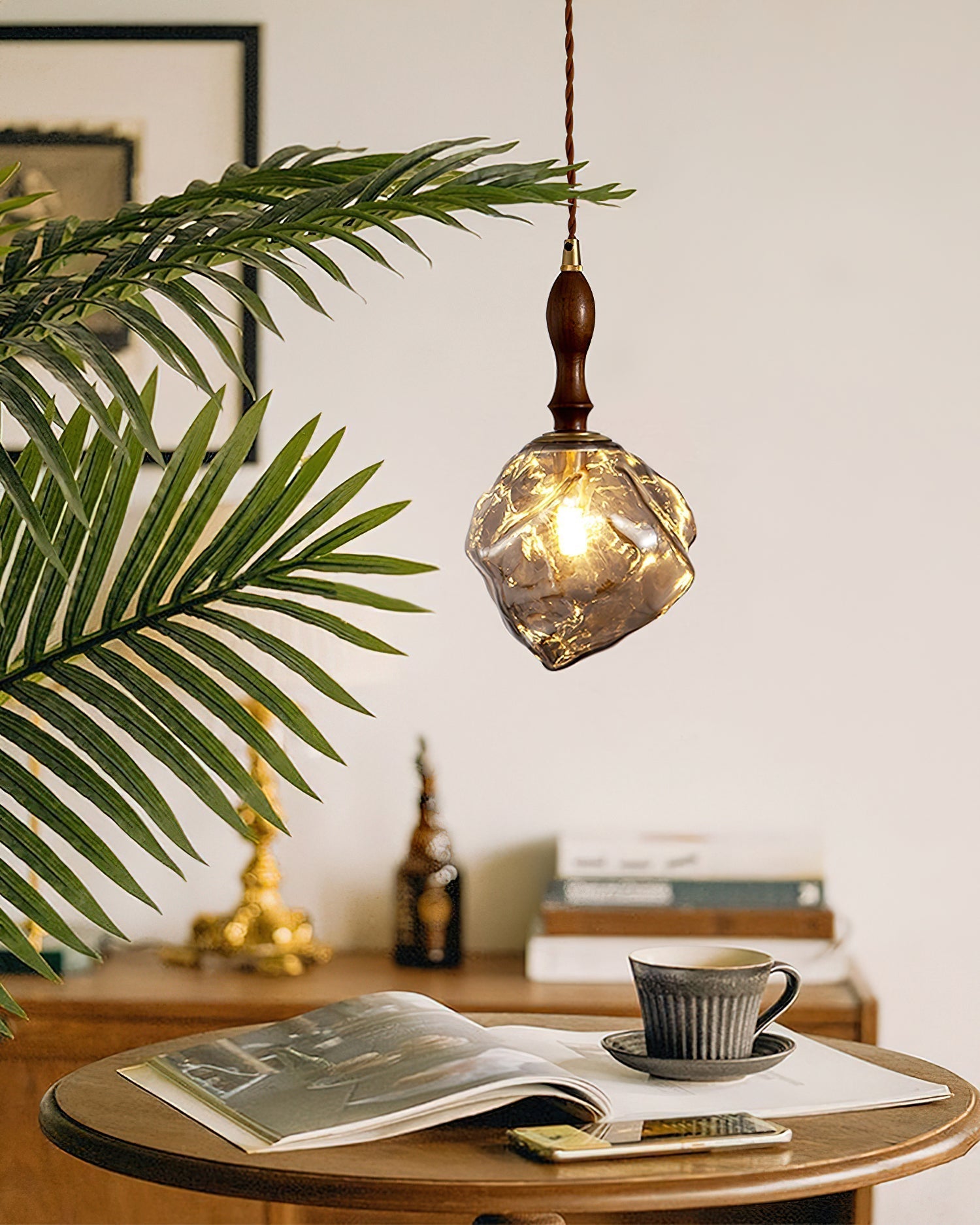 Virelli Suspension Bois de Noyer Abat-jour Cube en Verre Sculptural Chic