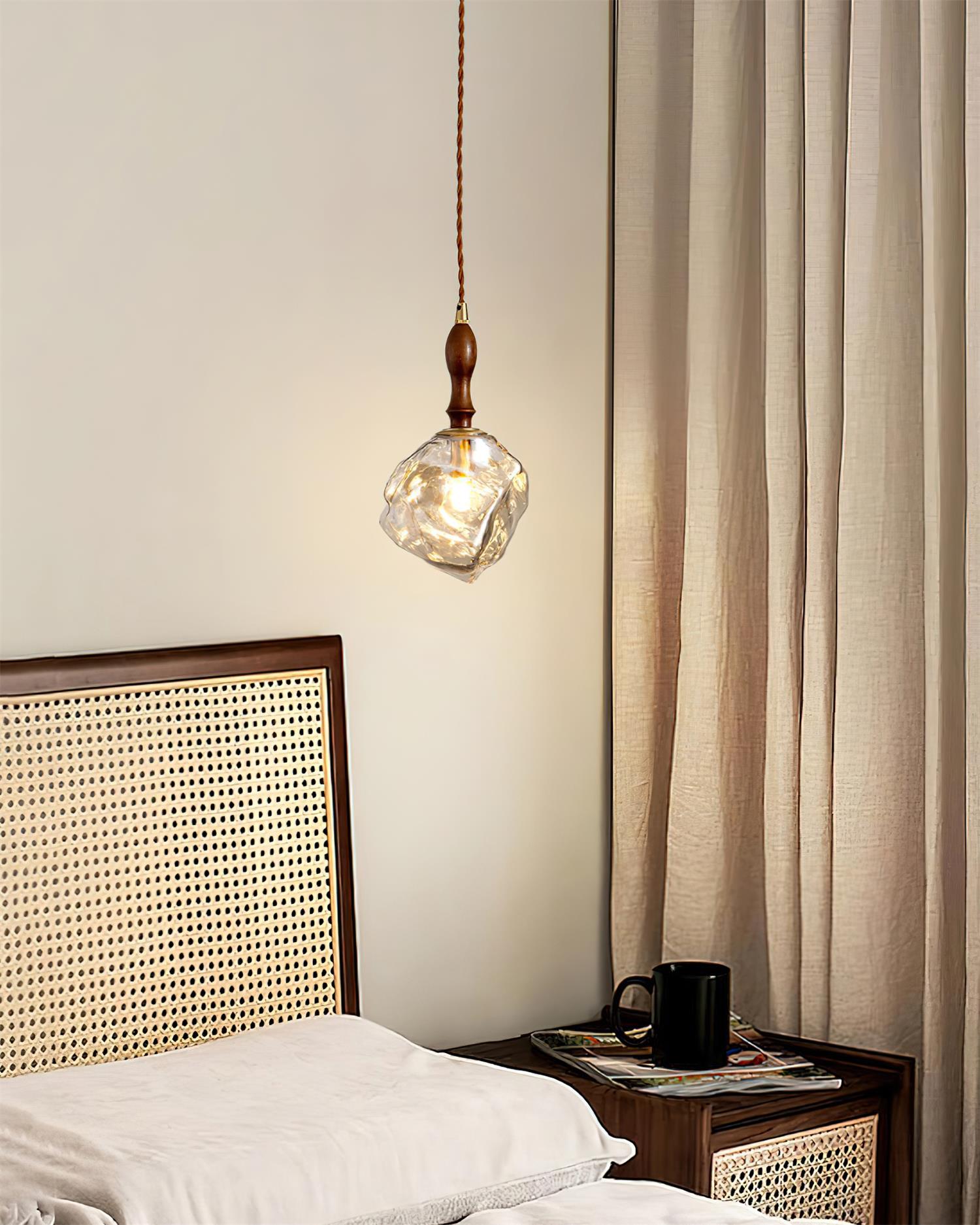 Virelli Suspension Bois de Noyer Abat-jour Cube en Verre Sculptural Chic