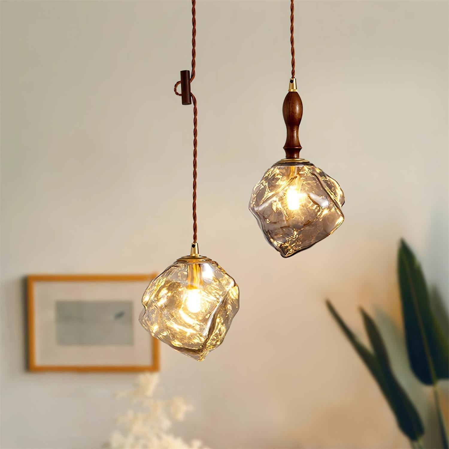 Virelli Suspension Bois de Noyer Abat-jour Cube en Verre Sculptural Chic