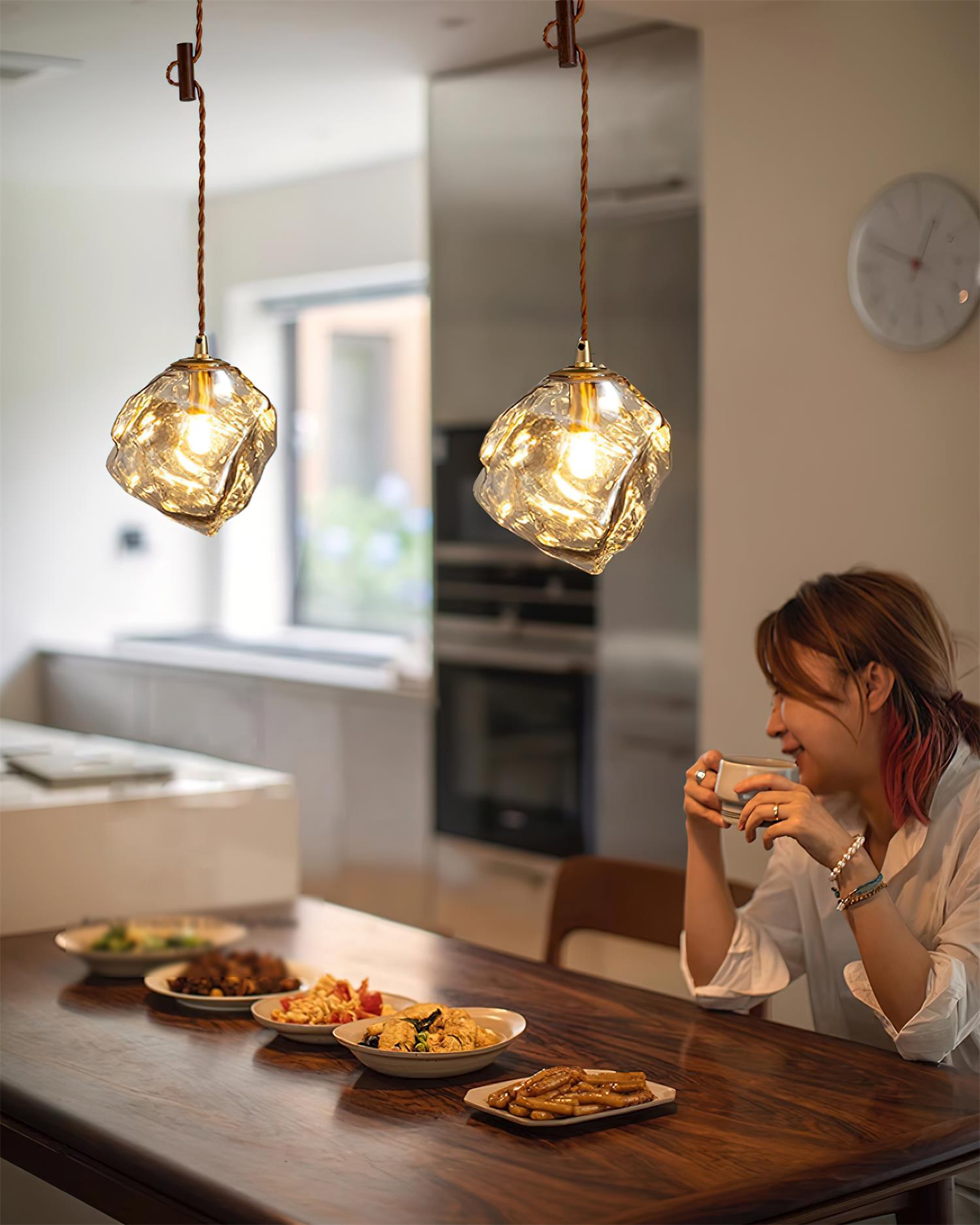 Virelli Suspension Bois de Noyer Abat-jour Cube en Verre Sculptural Chic
