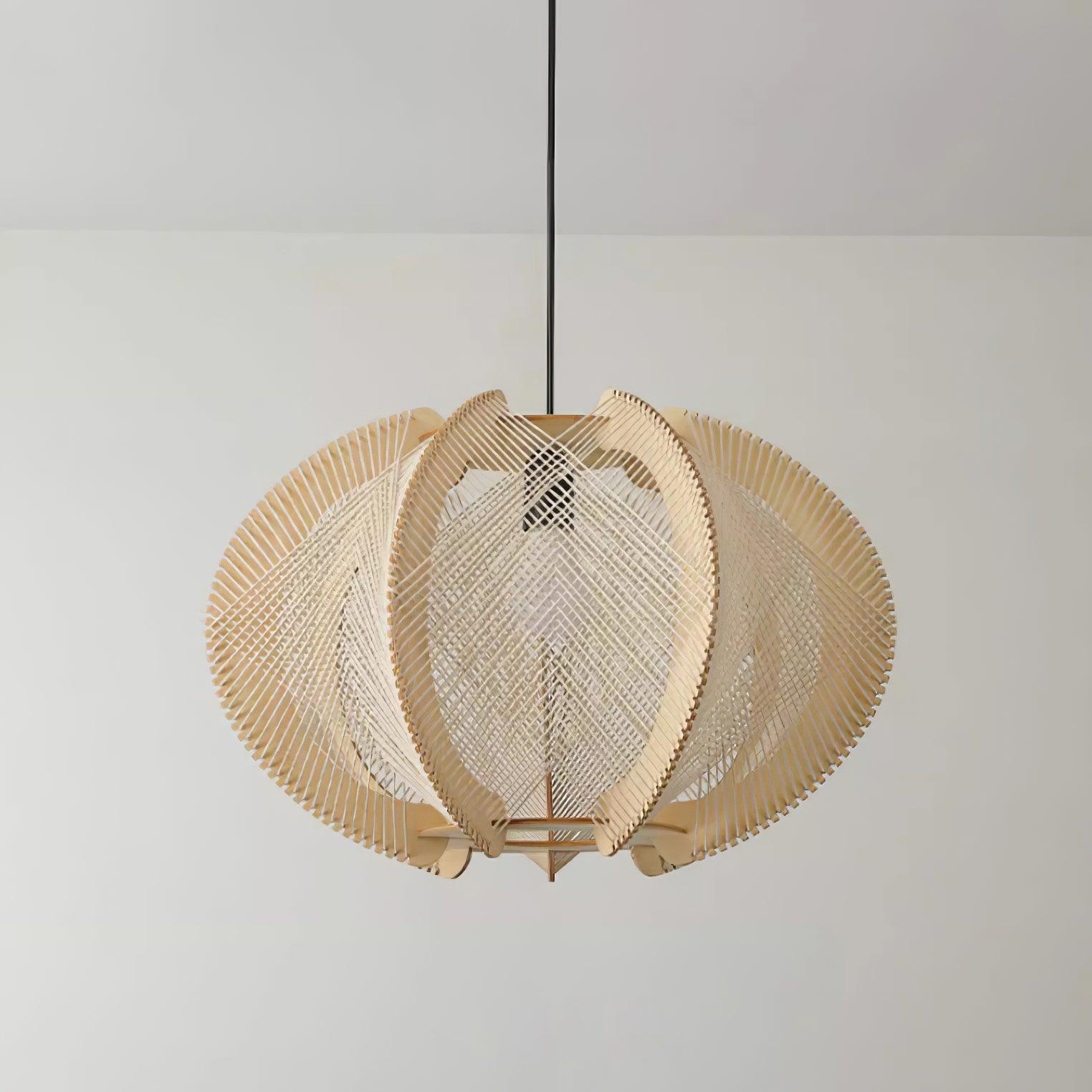 Novan Suspension avec abat-jour en tissu, structure en bois et détails en fil métallique