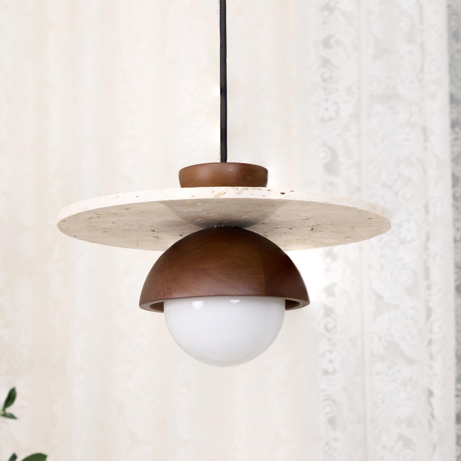 Virelli Suspension Globe en Verre Disque en Travertin Bois de Noyer Naturel