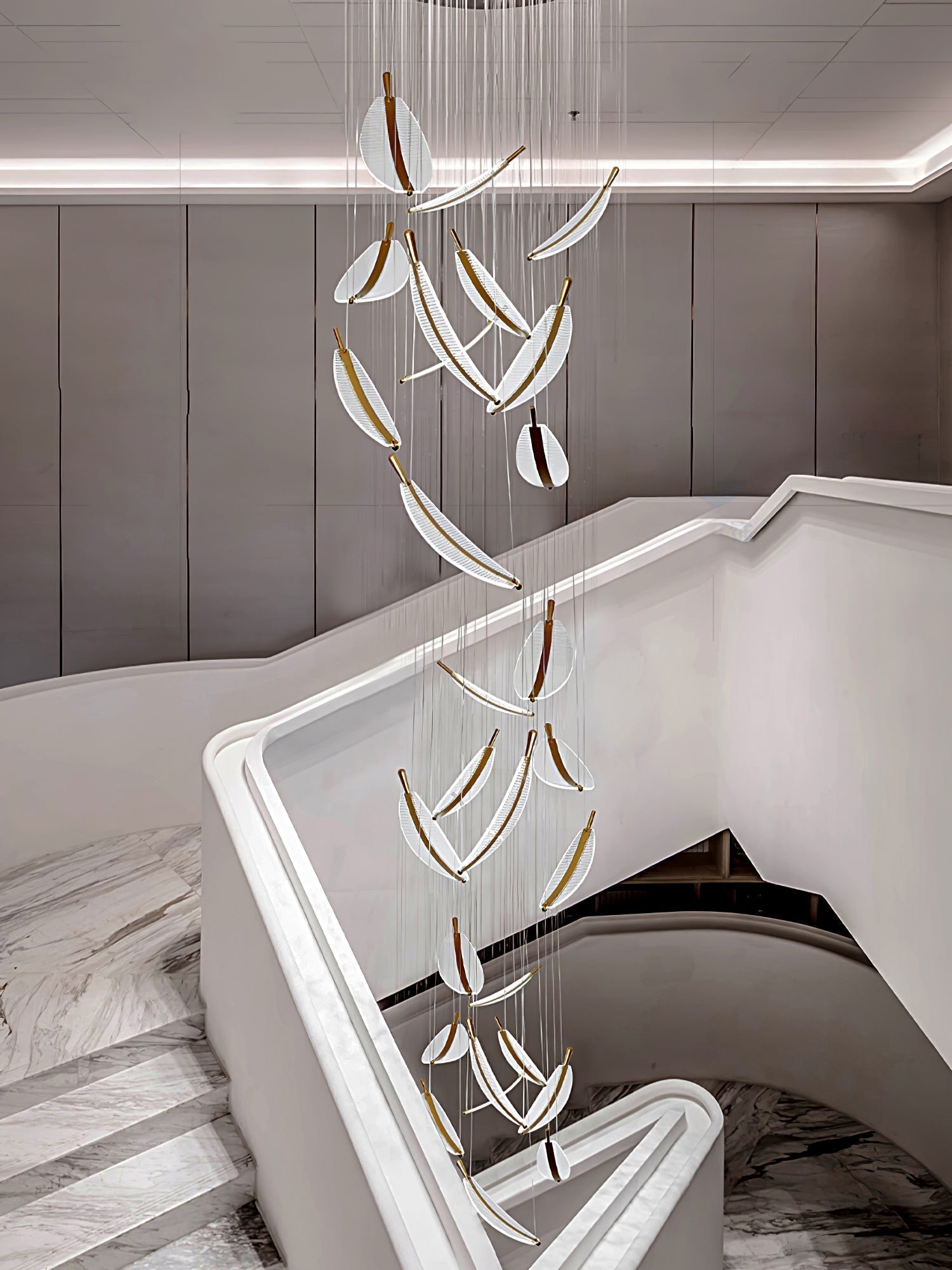 Lustra Lustre Leaf Acrylic Gold Elegant Modern