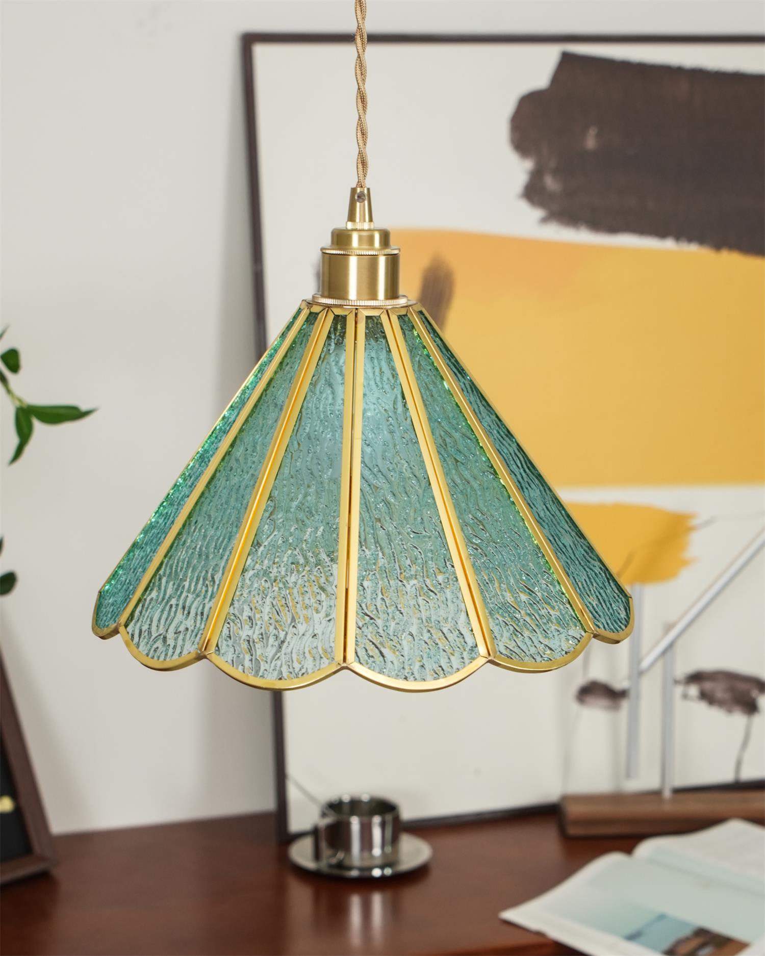 Suspension en Verre Bleu Texturé et Laiton Festonné Art Nouveau