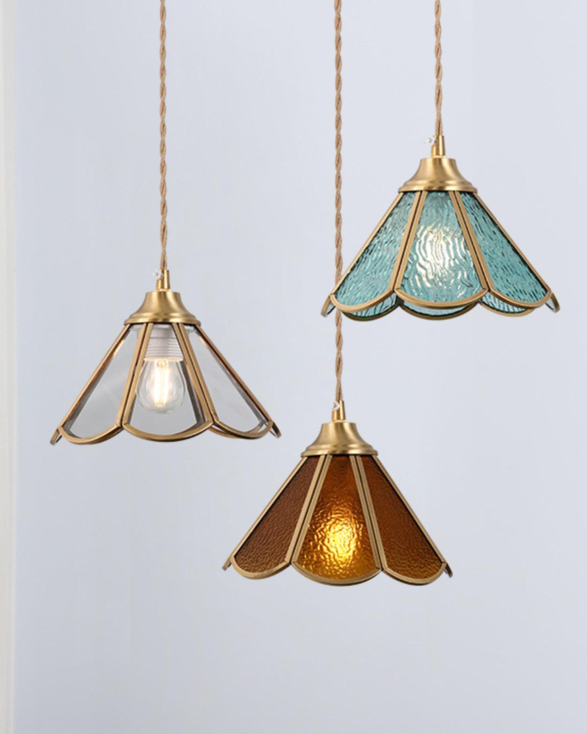 Suspension en Verre Bleu Texturé et Laiton Festonné Art Nouveau