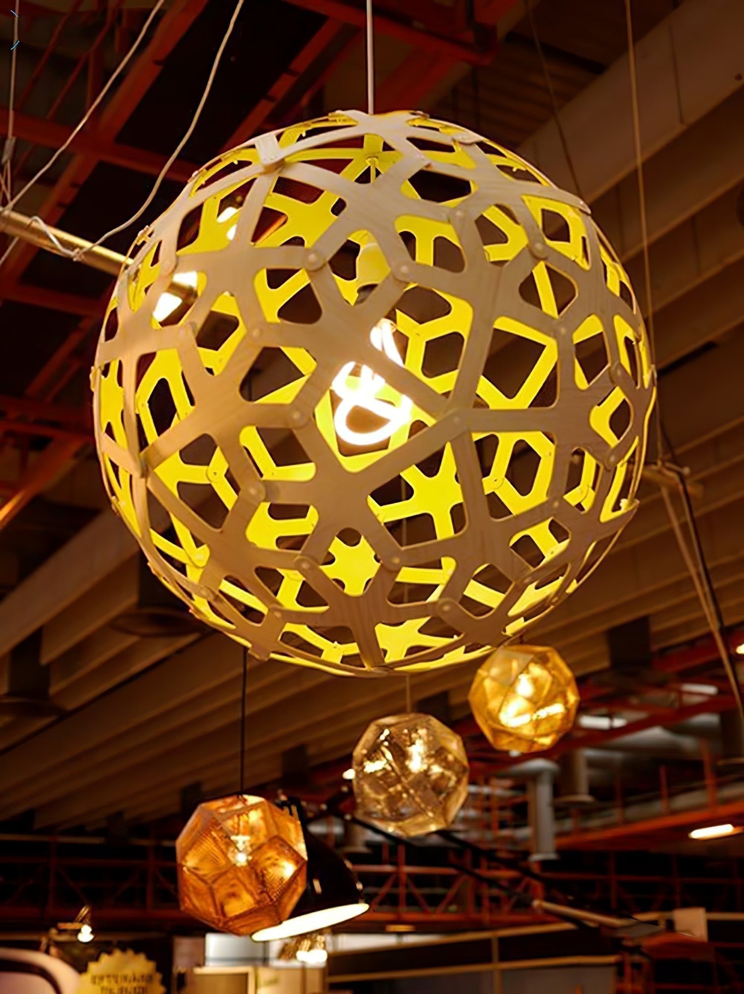 Lustra Suspension Géométrique en Bois Tressé