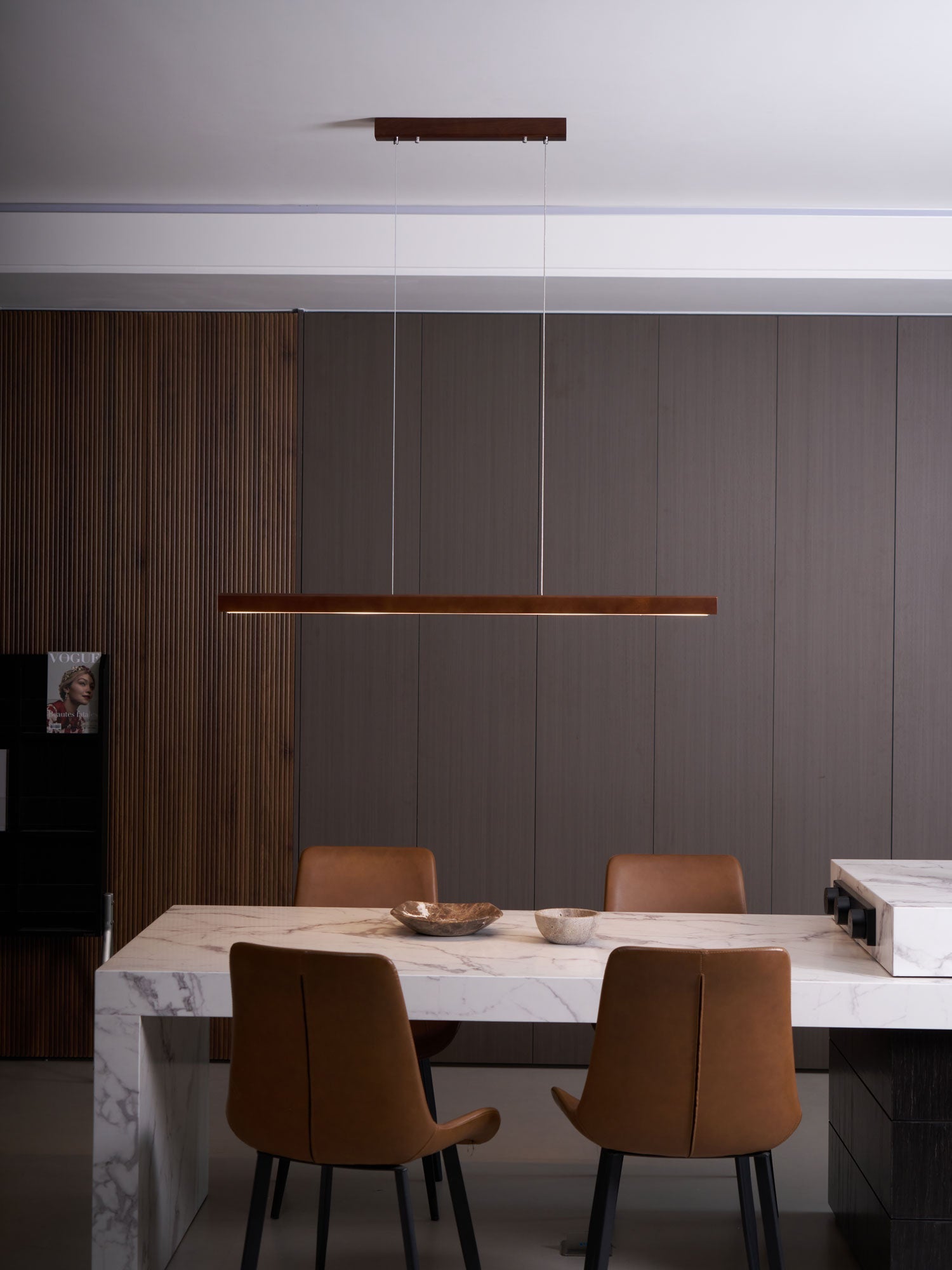 Elowen Suspension linéaire minimaliste en bois