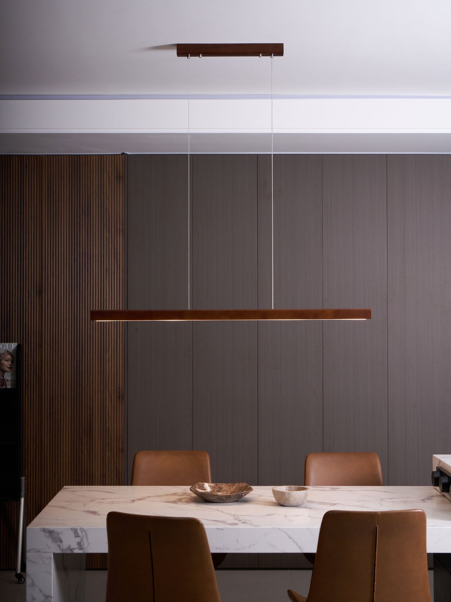 Elowen Suspension linéaire minimaliste en bois