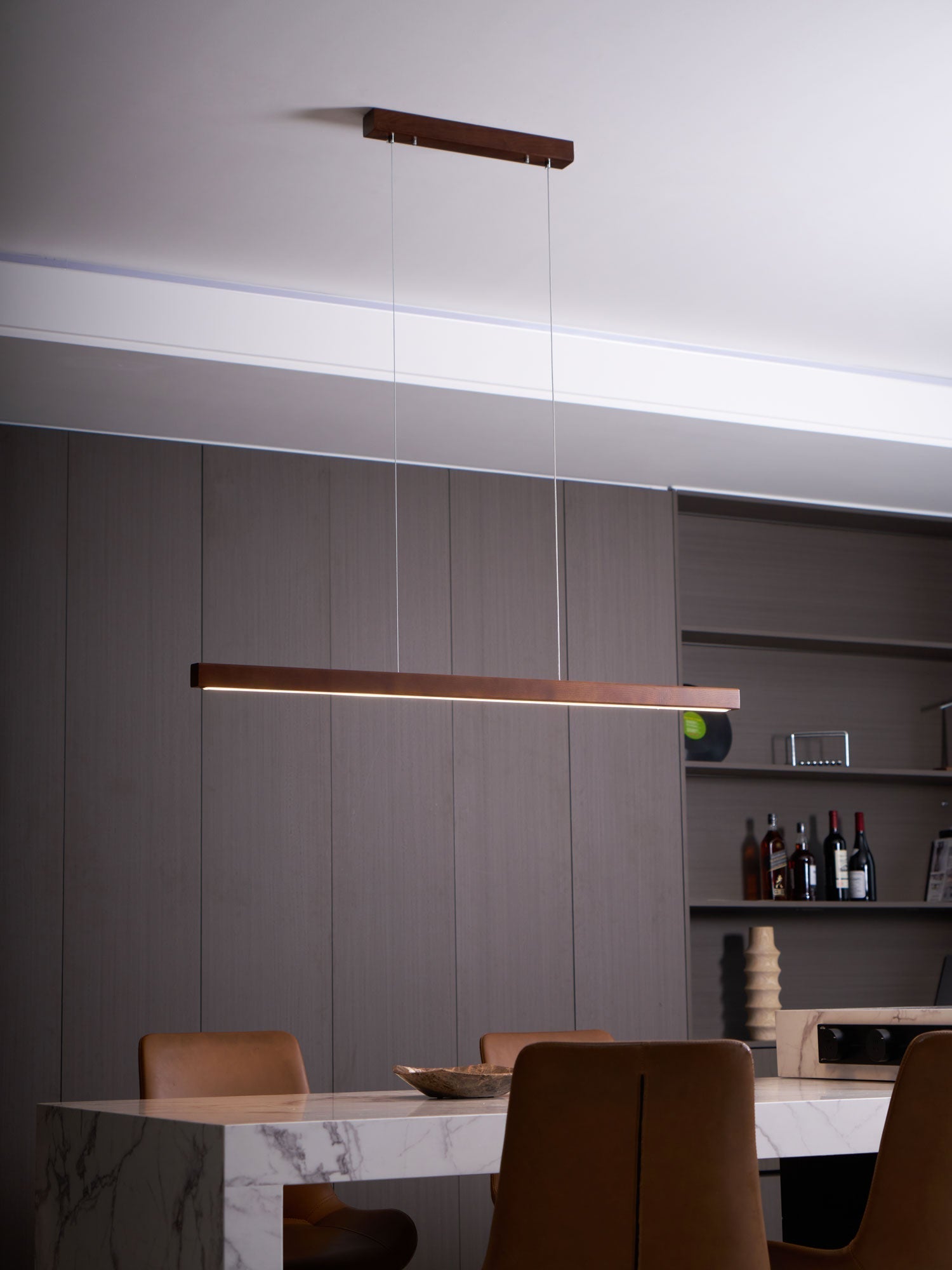 Elowen Suspension linéaire minimaliste en bois