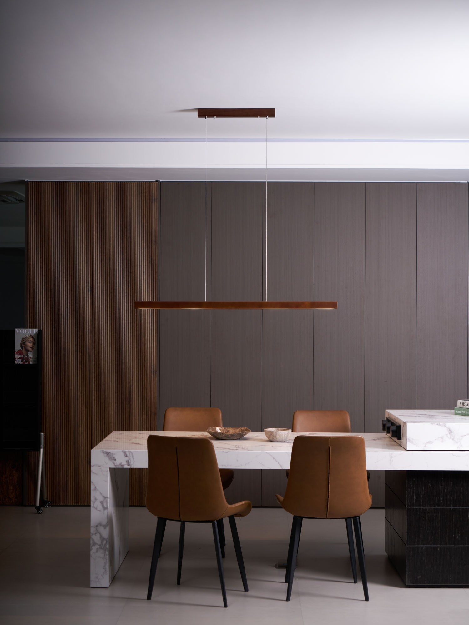Elowen Suspension linéaire minimaliste en bois
