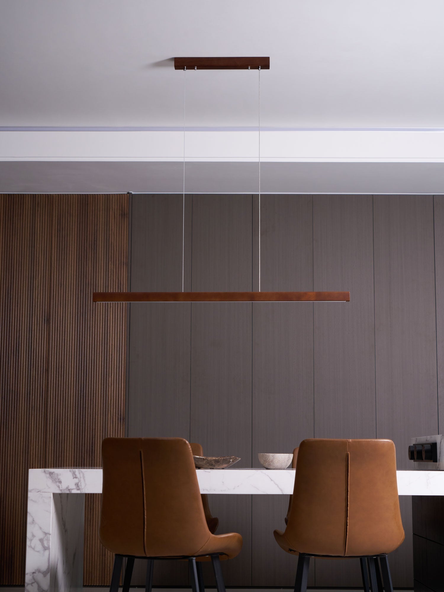 Elowen Suspension linéaire minimaliste en bois