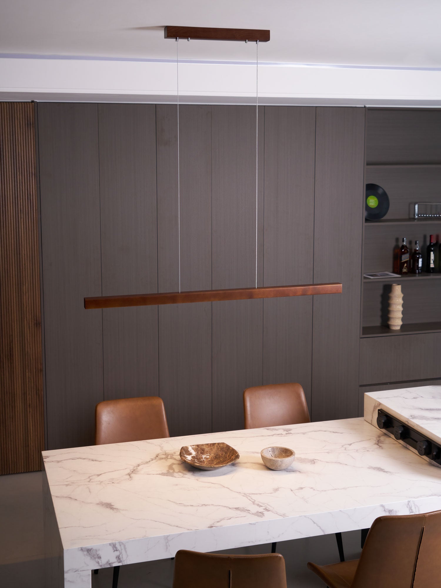 Elowen Suspension linéaire minimaliste en bois