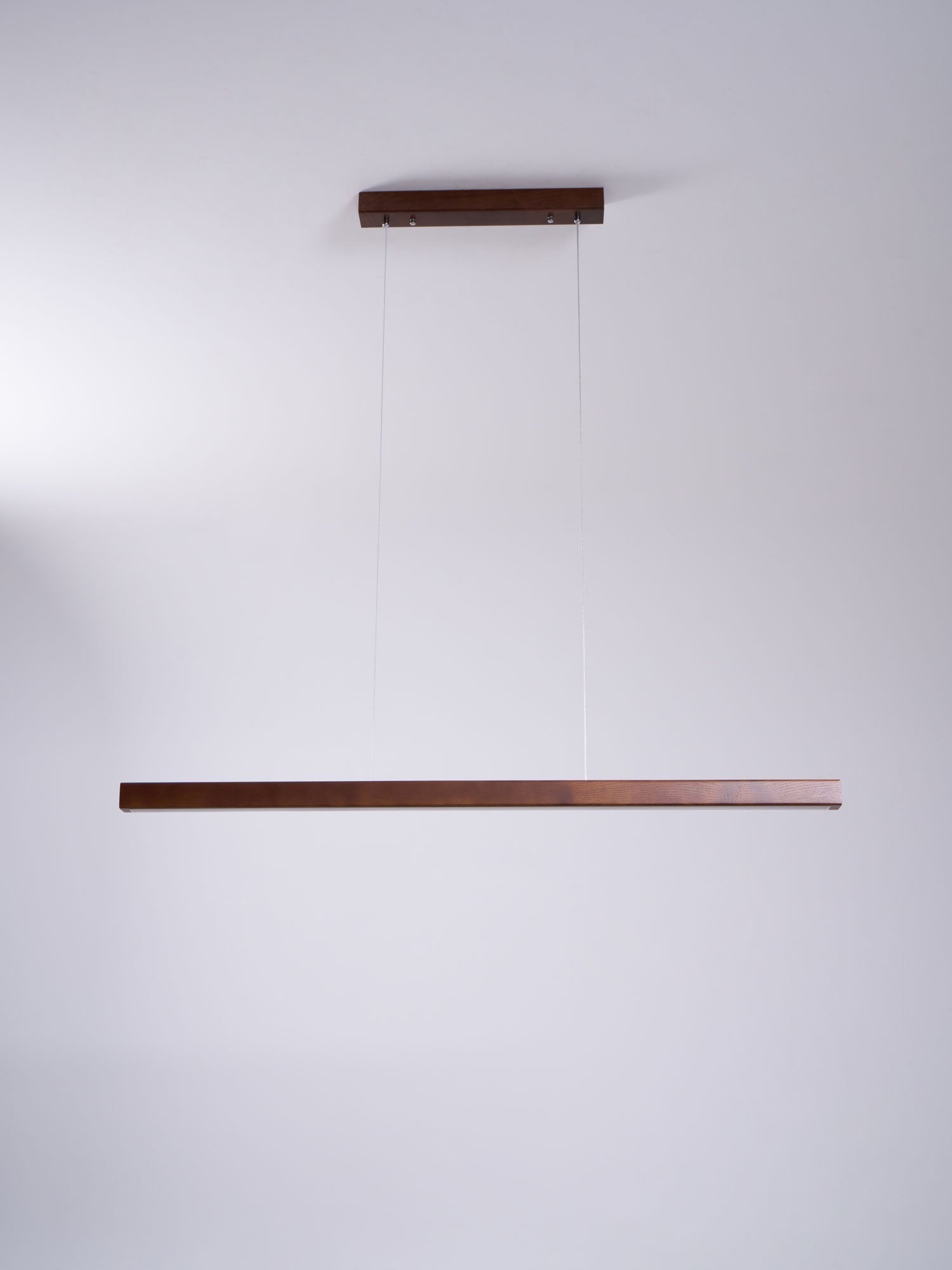 Elowen Suspension linéaire minimaliste en bois