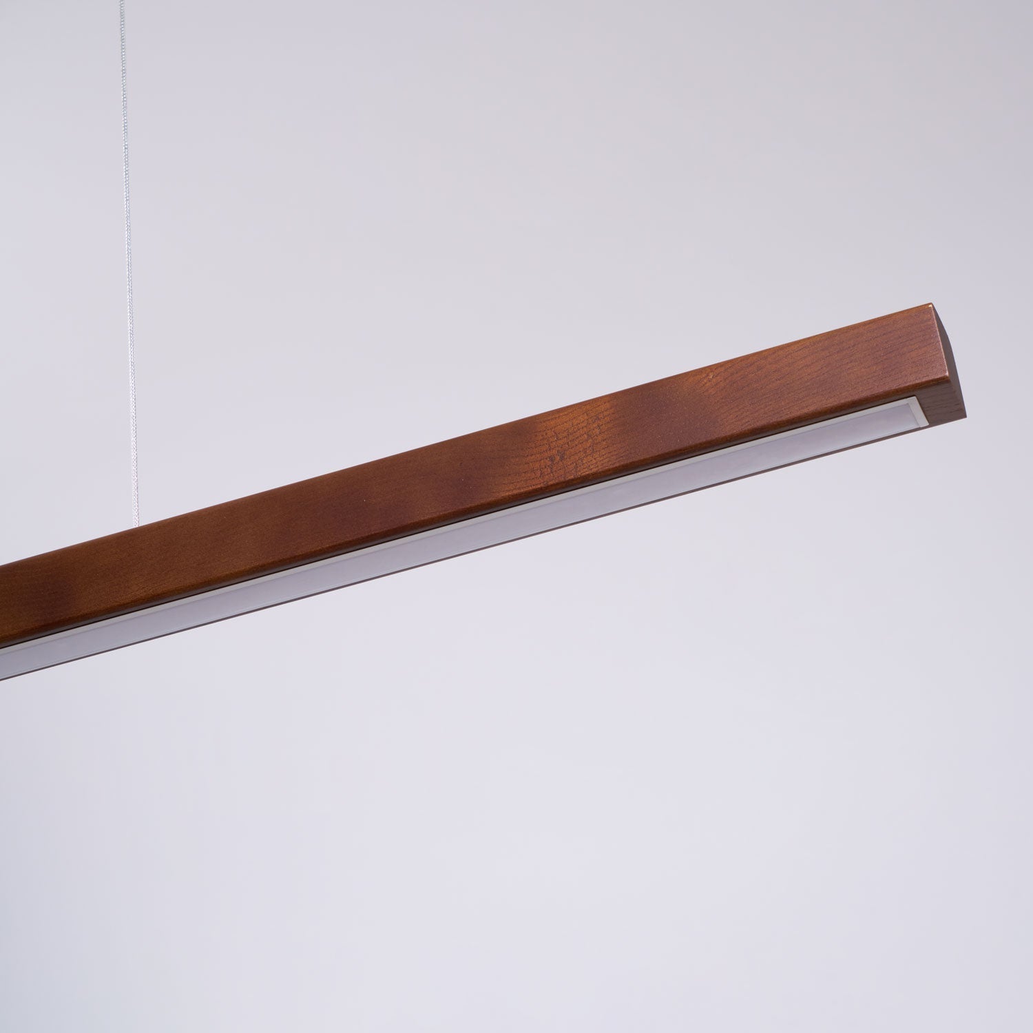 Elowen Suspension linéaire minimaliste en bois