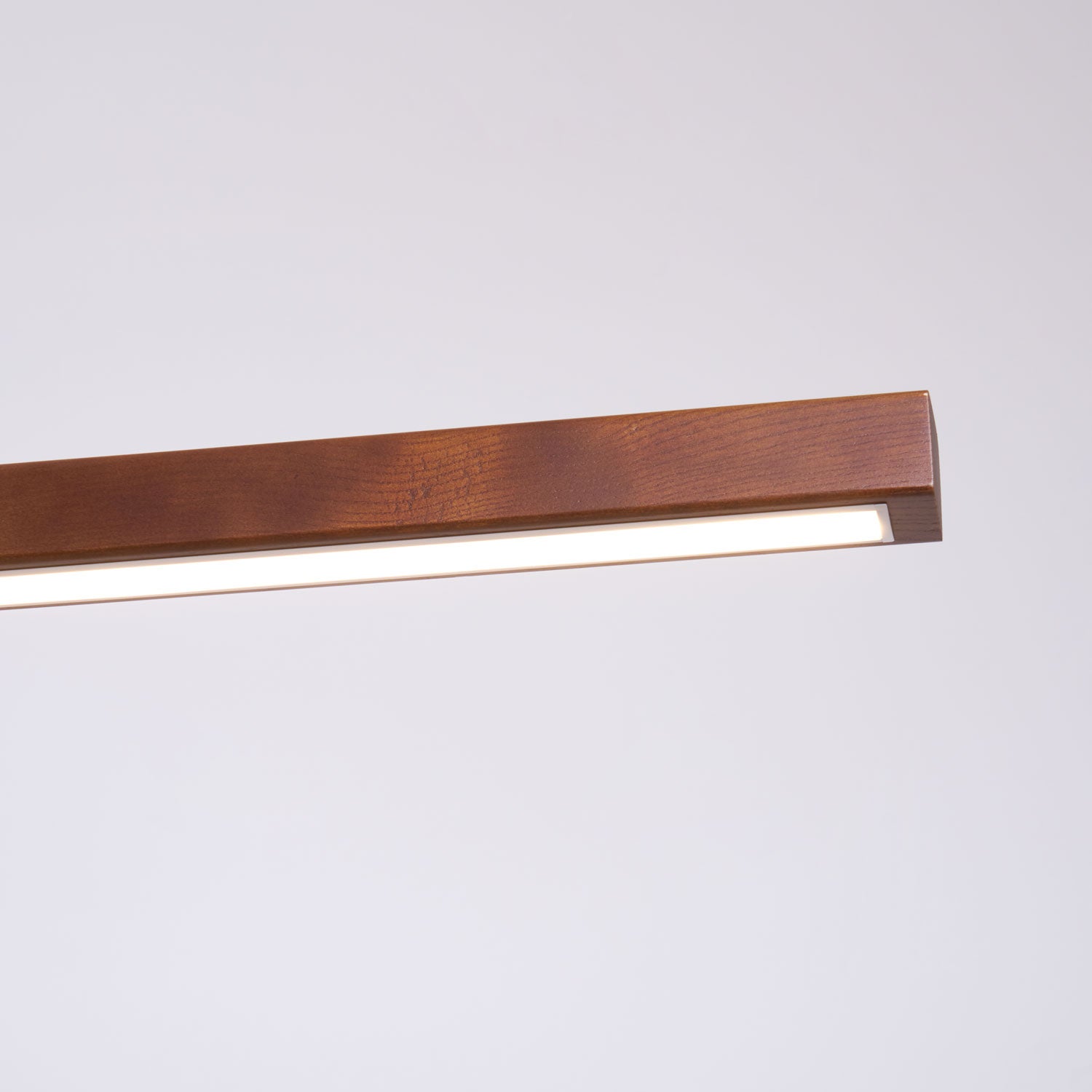 Elowen Suspension linéaire minimaliste en bois