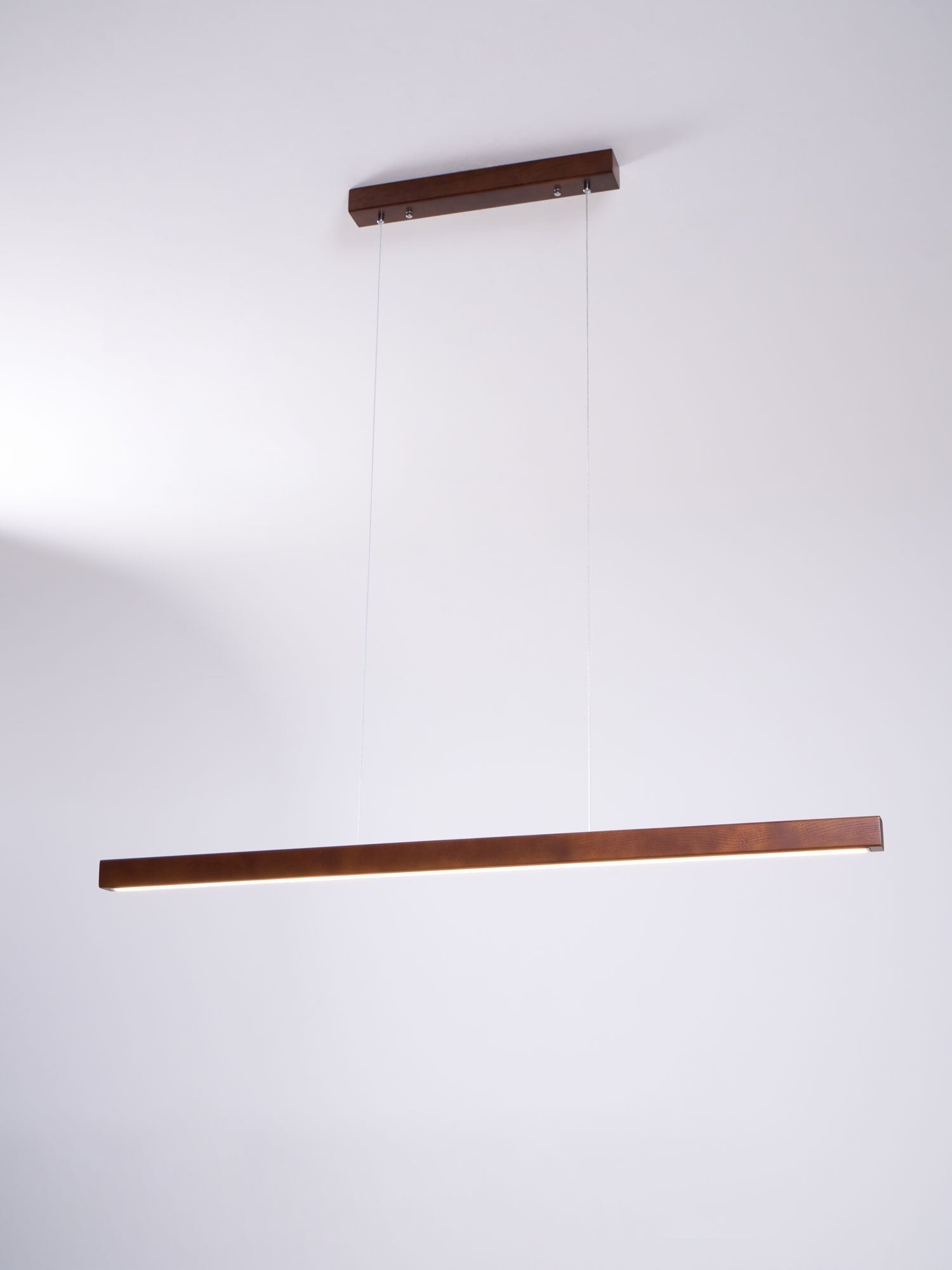 Elowen Suspension linéaire minimaliste en bois