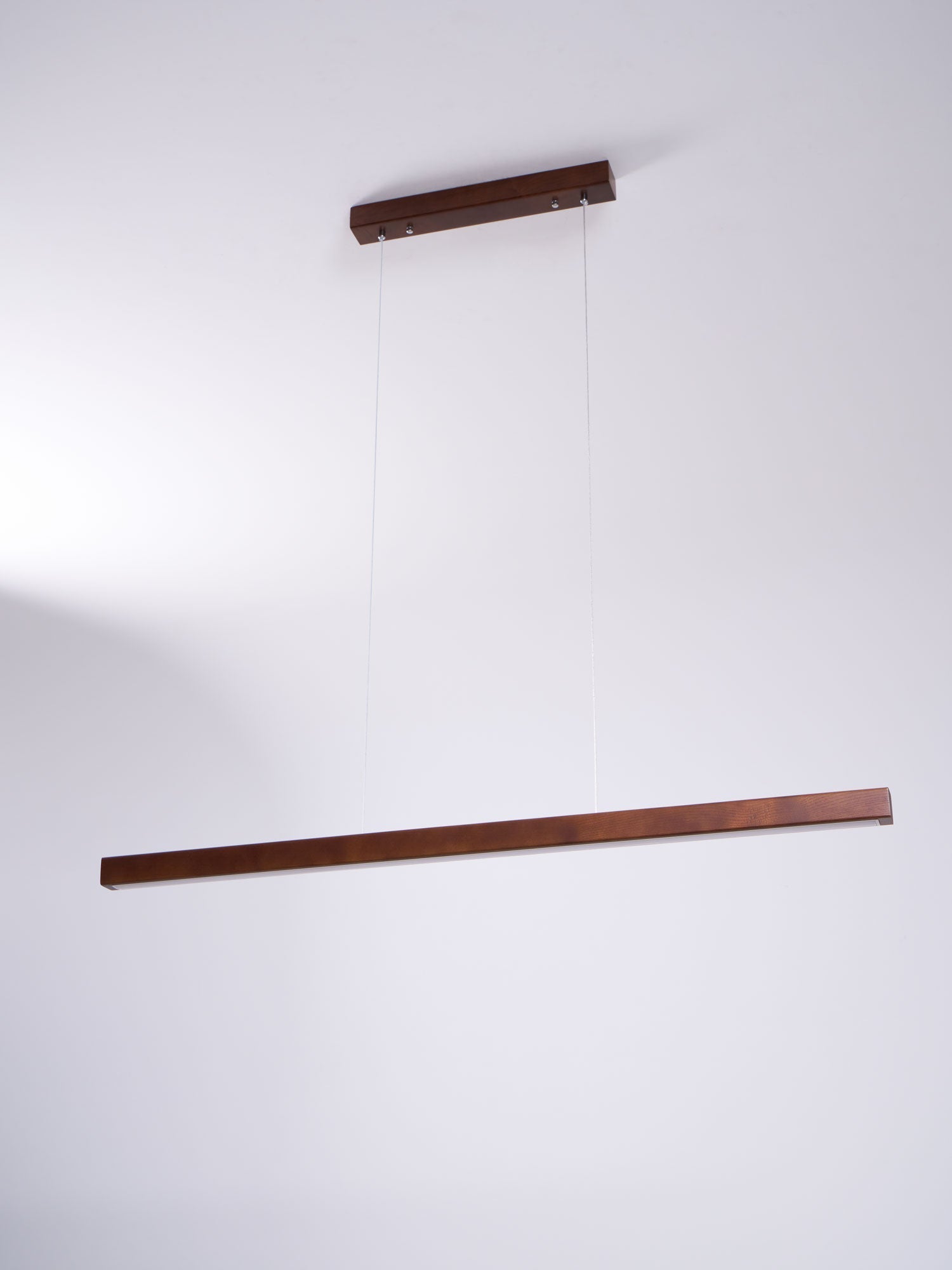Elowen Suspension linéaire minimaliste en bois