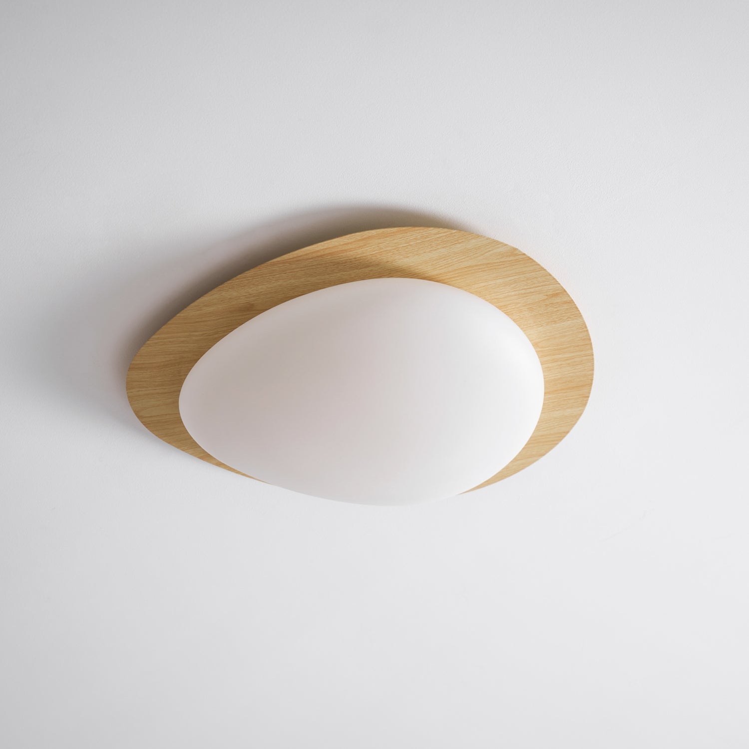 Solara Plafonnier Galet en Noyer Acrylique LED