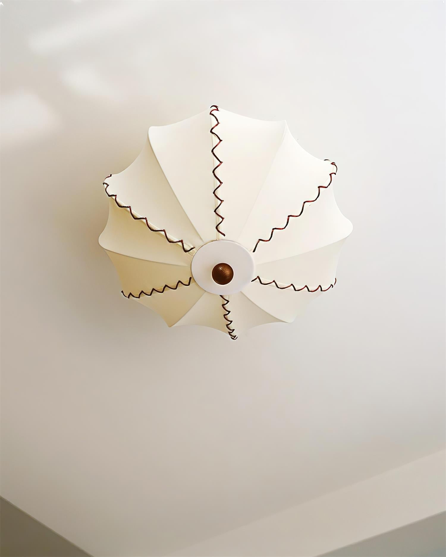 Twirlen Plafonnier en tissu beige avec accents en bois de noyer Artistique
