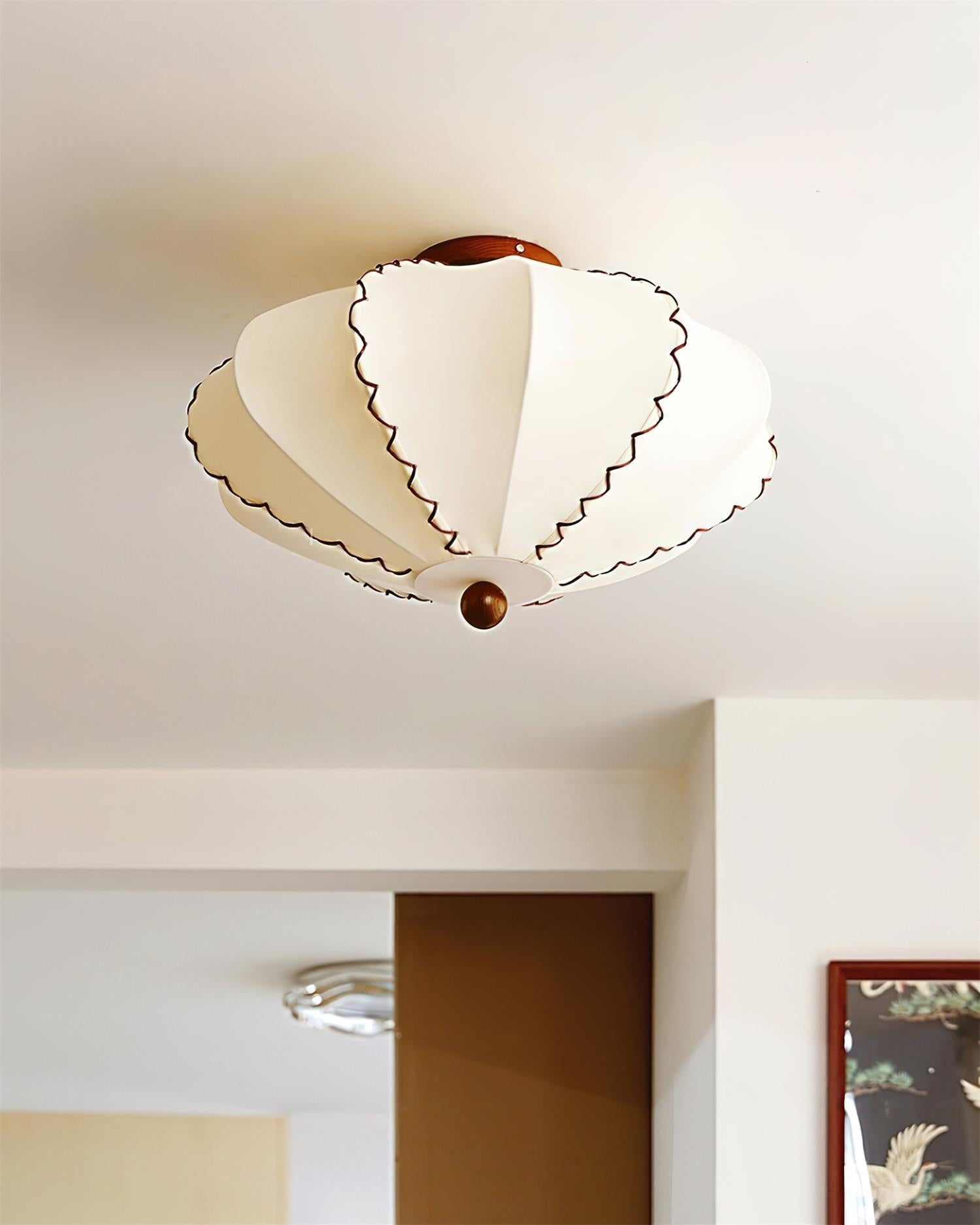 Twirlen Plafonnier en tissu beige avec accents en bois de noyer Artistique
