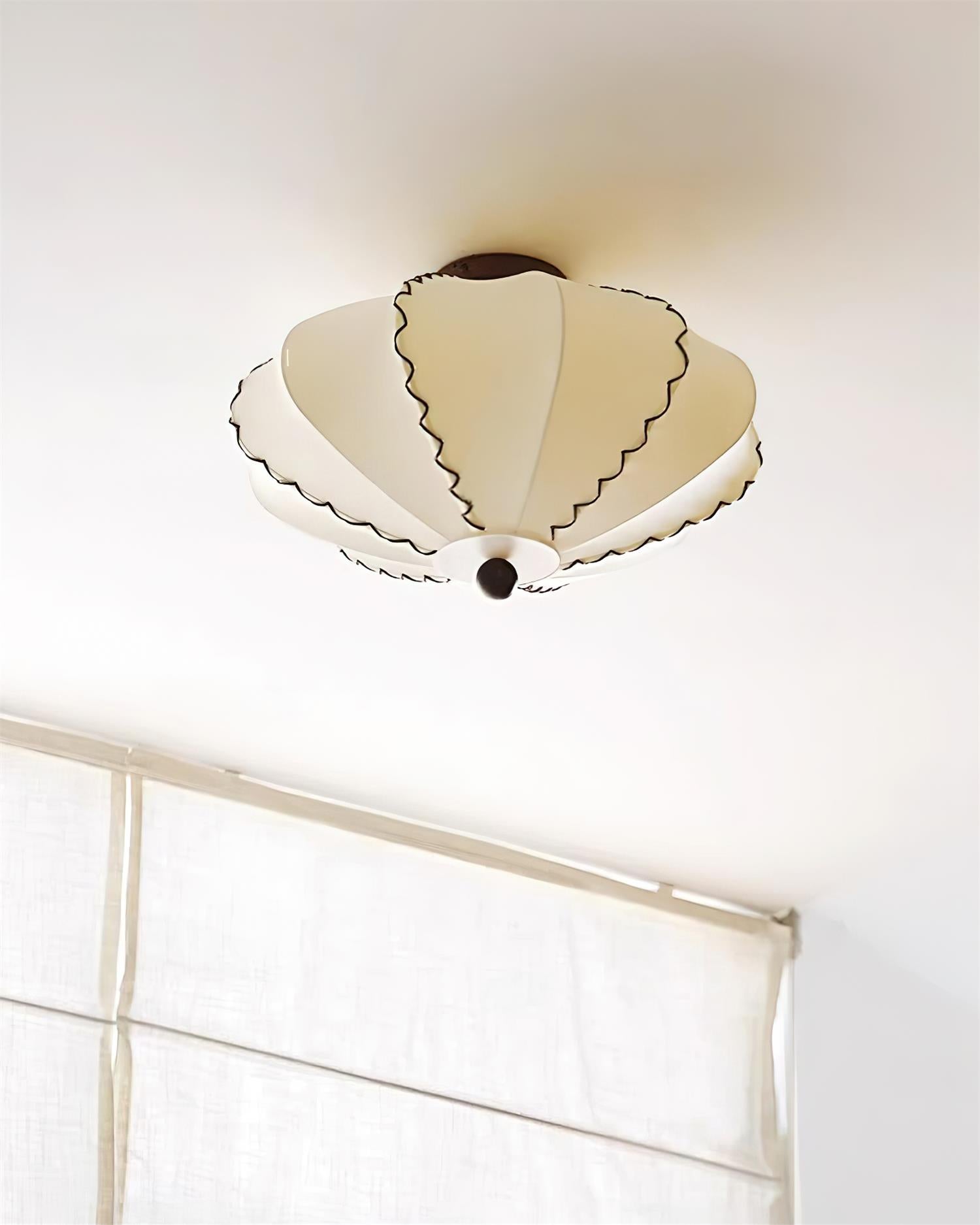 Twirlen Plafonnier en tissu beige avec accents en bois de noyer Artistique