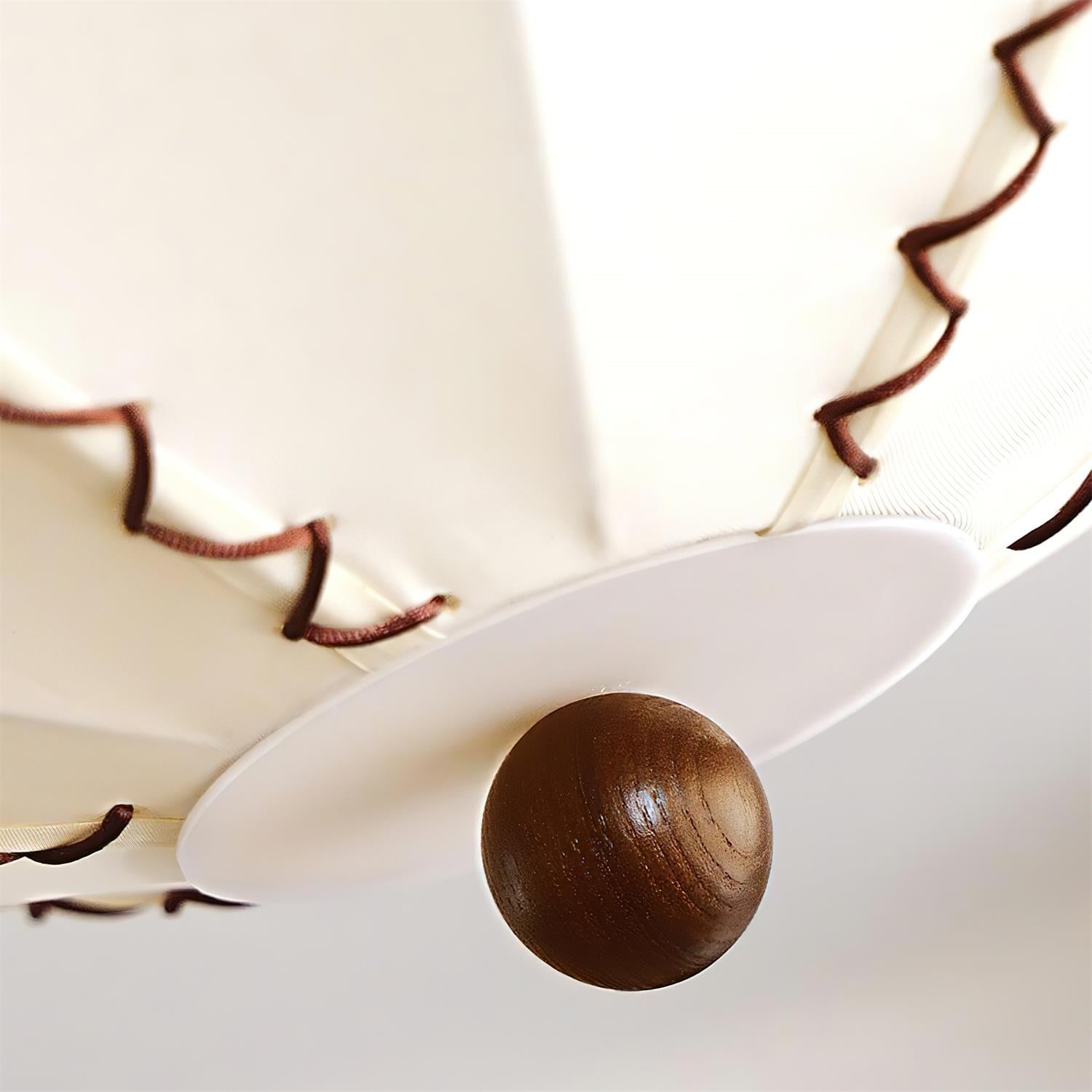 Twirlen Plafonnier en tissu beige avec accents en bois de noyer Artistique
