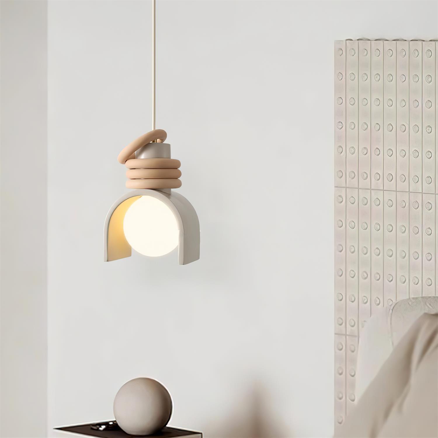 Elysin Une suspension avec globe en verre réchauffe les salles à manger Artistiques