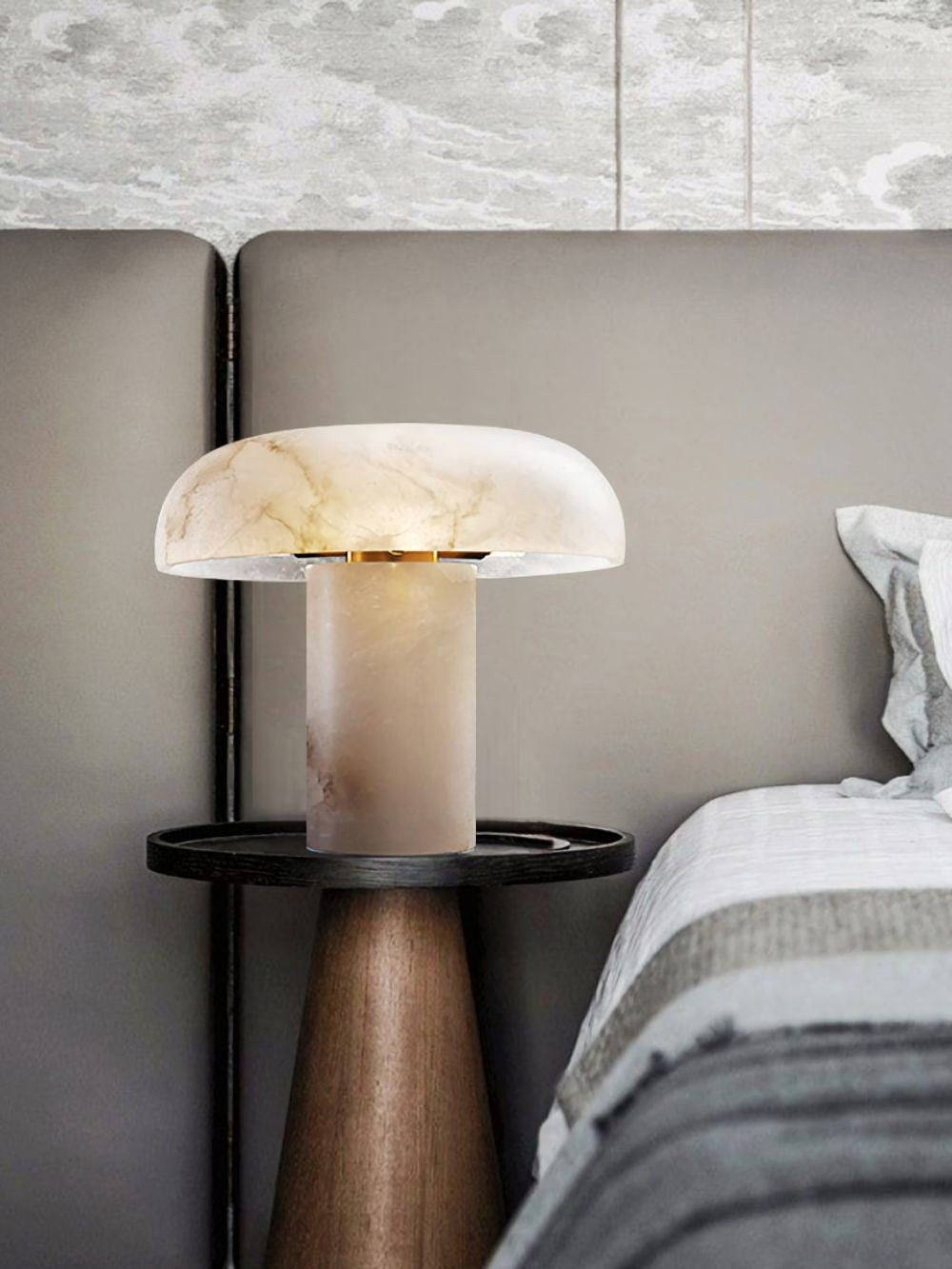 Virelli Lampe de Table Abat-jour en Albâtre Champignon Base en Laiton Sculpturale Chaleureuse