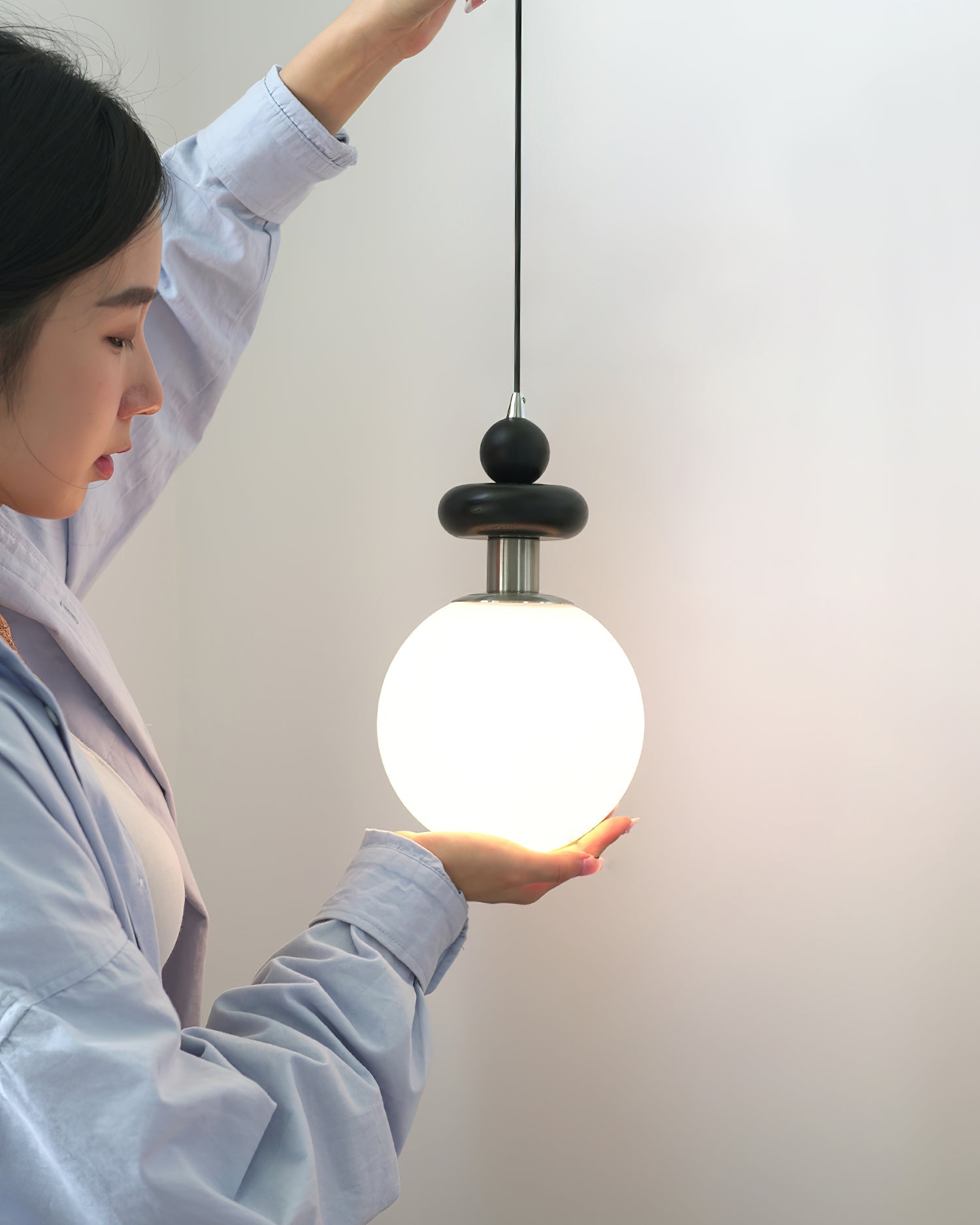 Marra Globe Suspension Mat Bois Givré