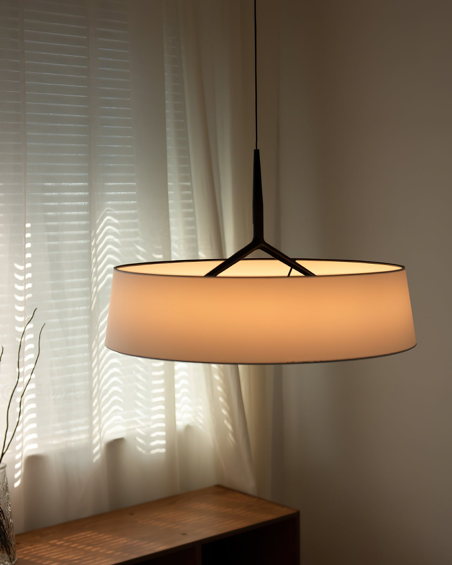 Virelli Suspension Abat-jour en Tissu Blanc Tambour Tige Noire Élégante Moderne