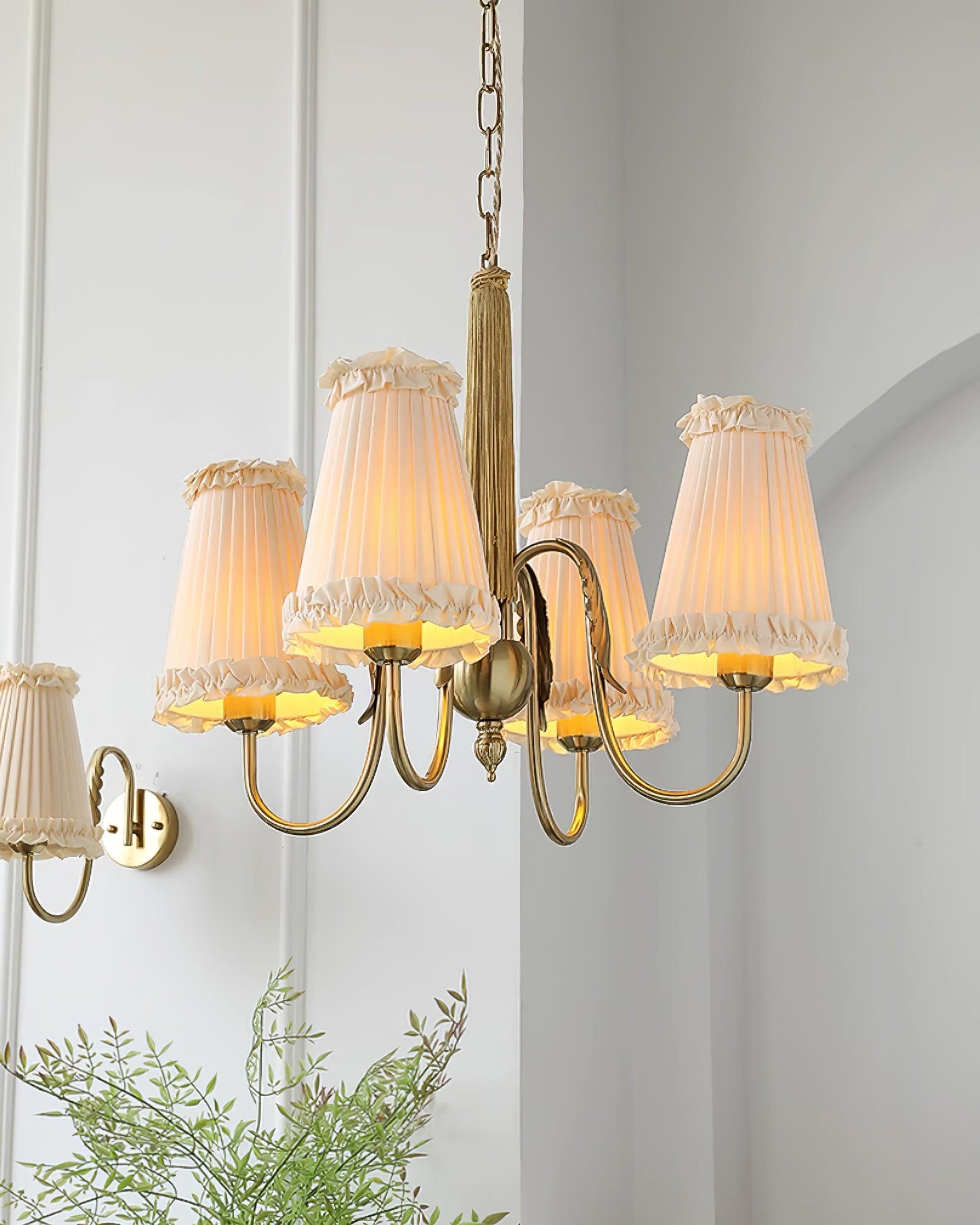 Faylin Lustre Vintage en Laiton avec Abat-jours Plissés