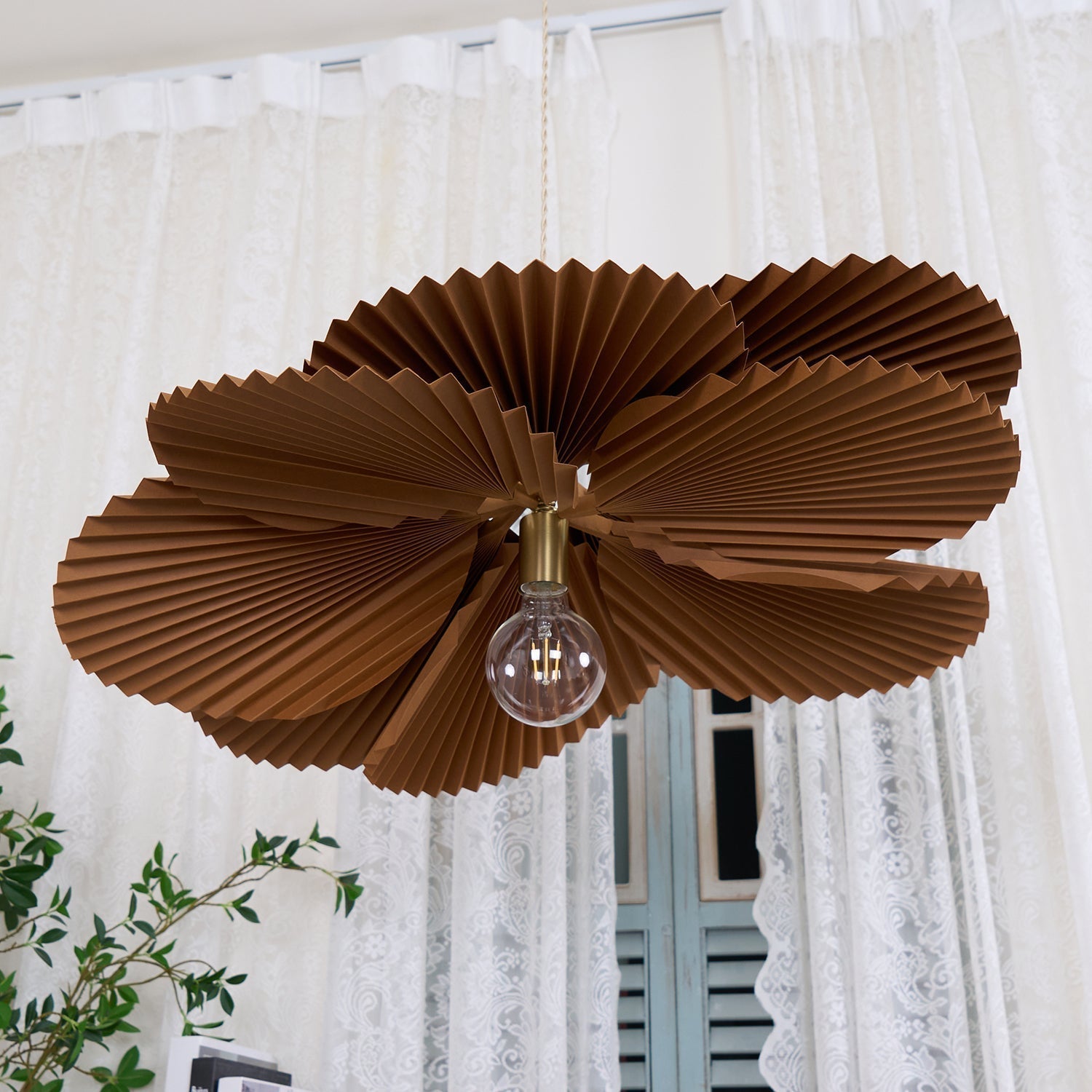 Pendant Lampe Avec Abat-jour Pétale en Papier Kraft Plissé Ambiance Chaleureuse