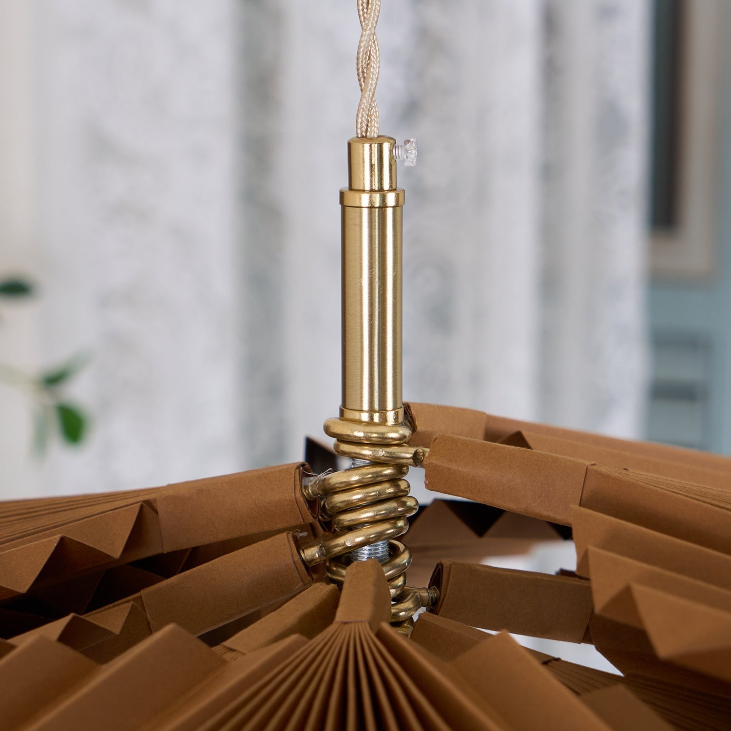 Pendant Lampe Avec Abat-jour Pétale en Papier Kraft Plissé Ambiance Chaleureuse